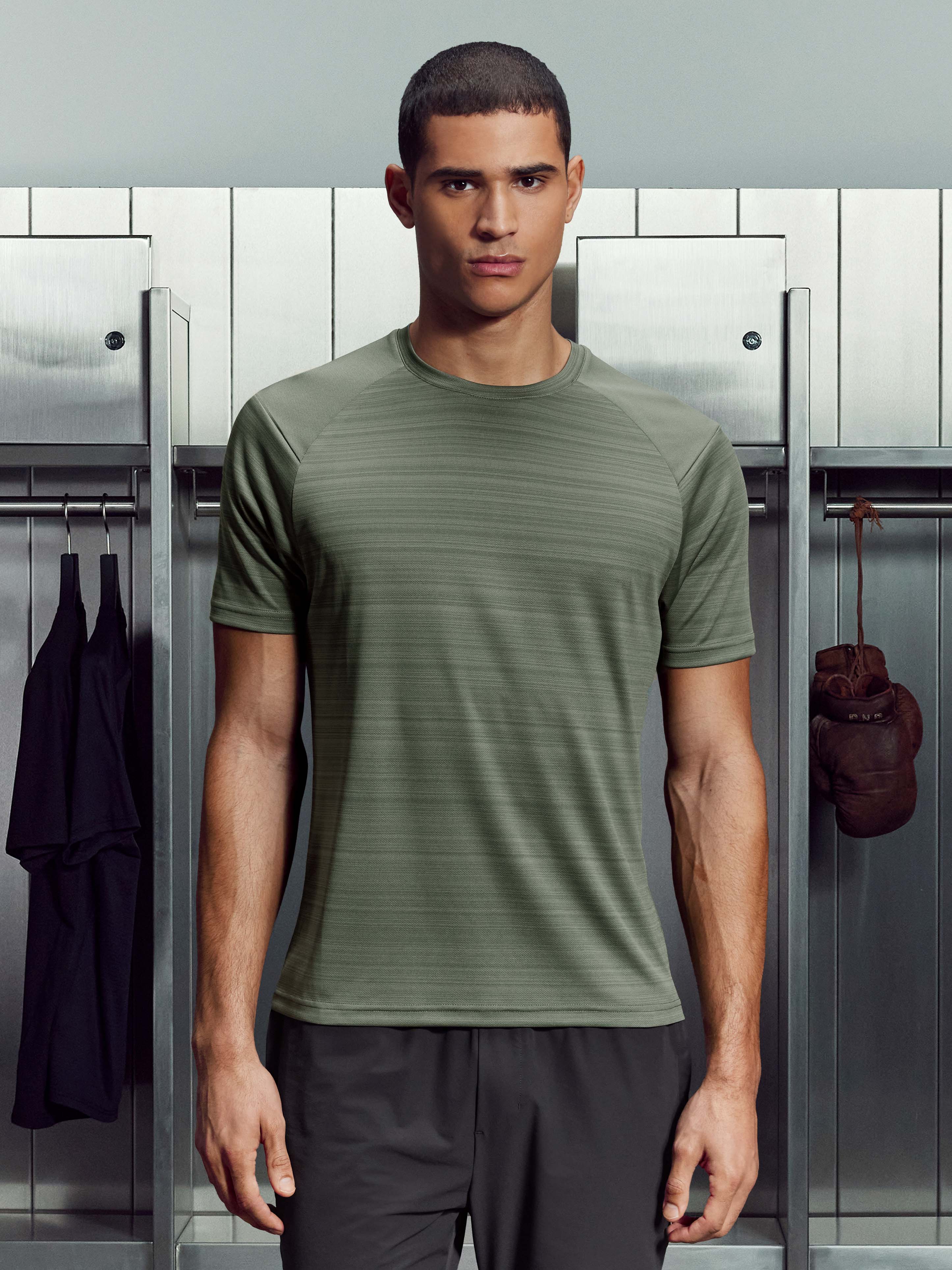 Mens React T-Shirt in Olive