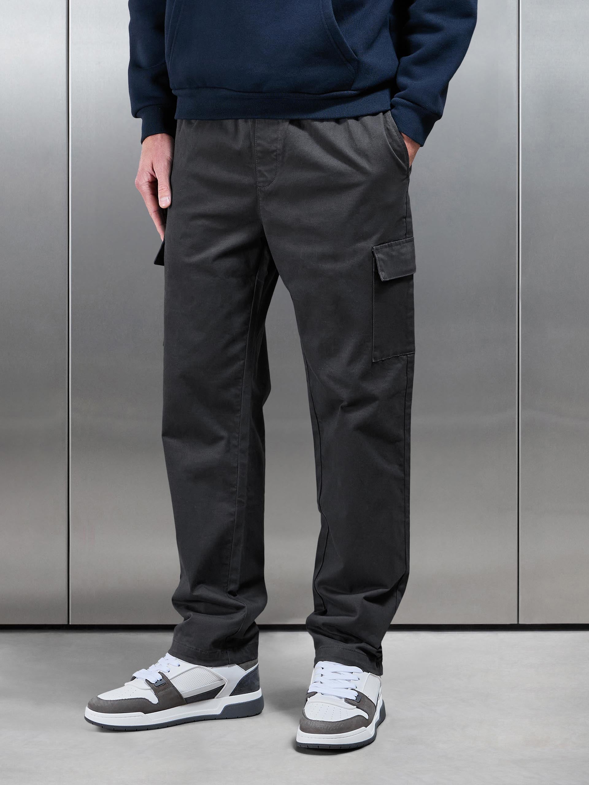 Mens Relaxed Fit Cotton Cargo Pant In Grey