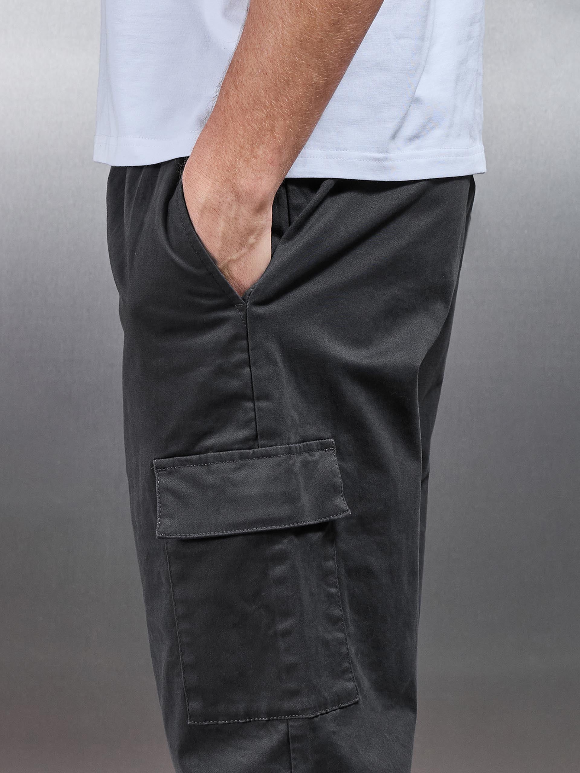 Mens Relaxed Fit Cotton Cargo Pant In Grey