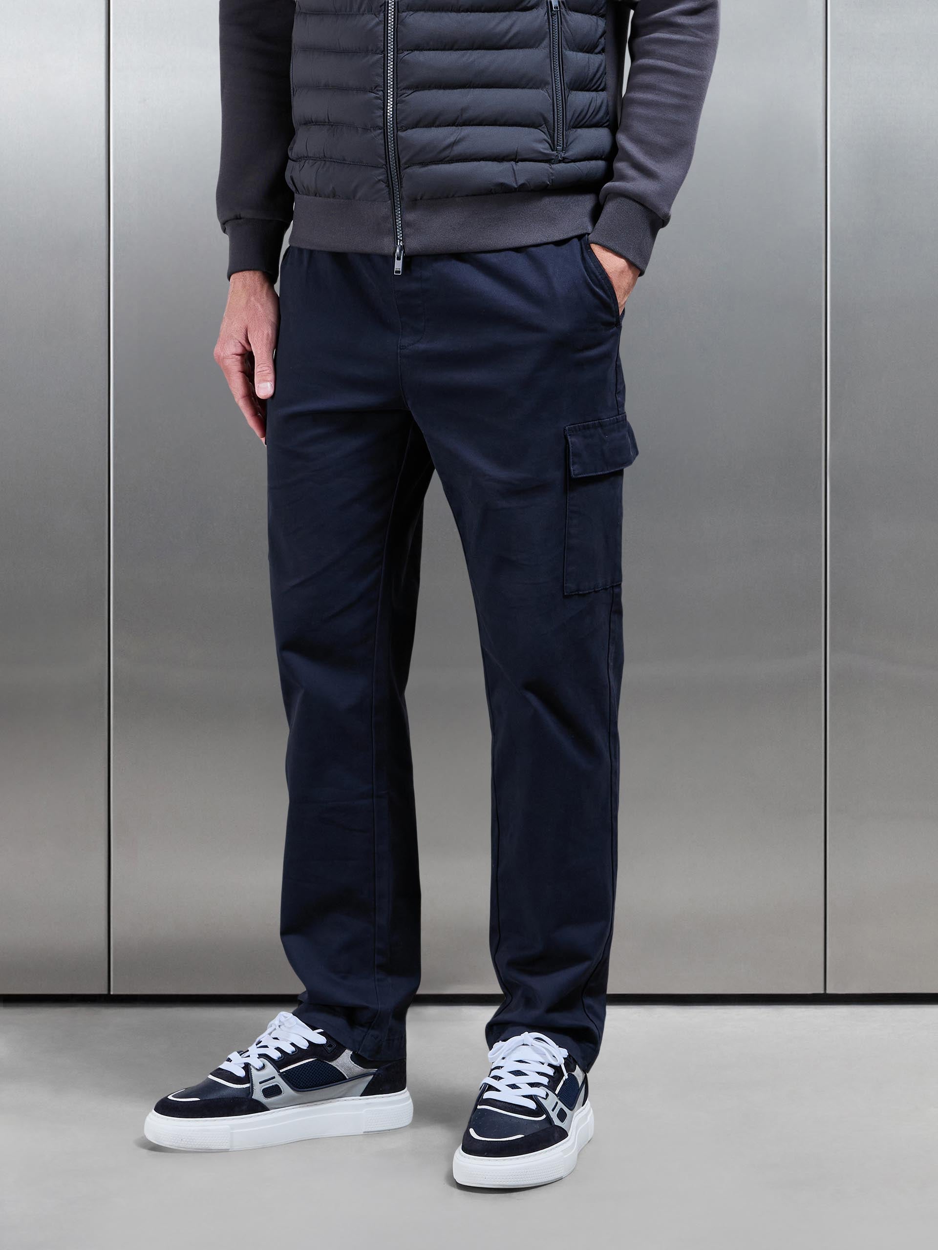 Mens Relaxed Fit Cotton Cargo Pant in Navy