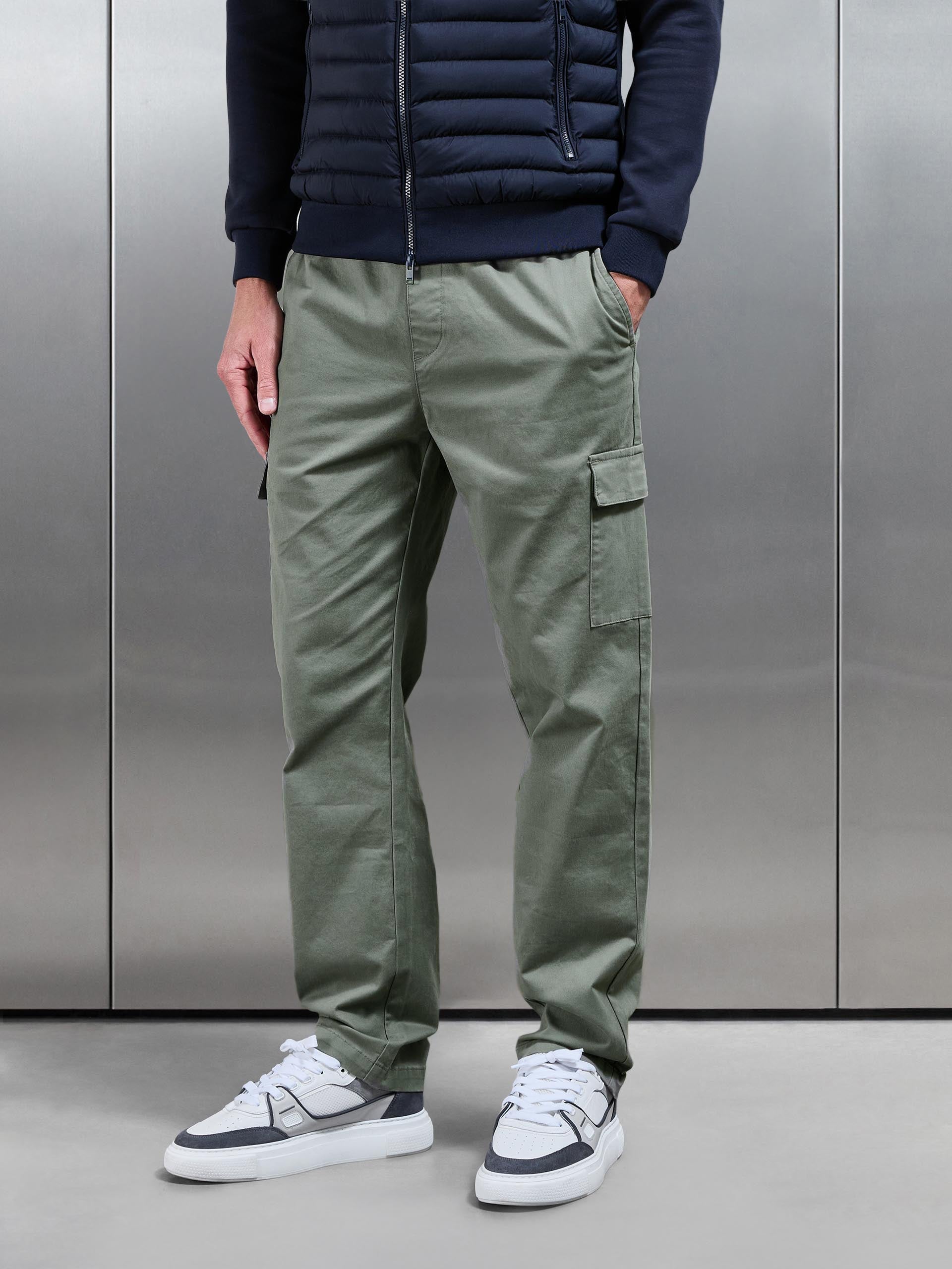 Mens Relaxed Fit Cotton Cargo Pant in Olive
