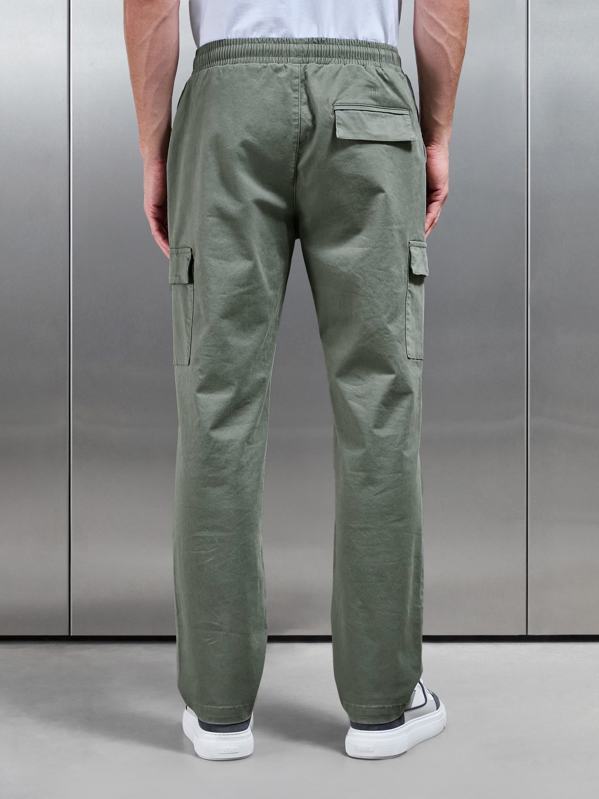 Mens Relaxed Fit Cotton Cargo Pant in Olive