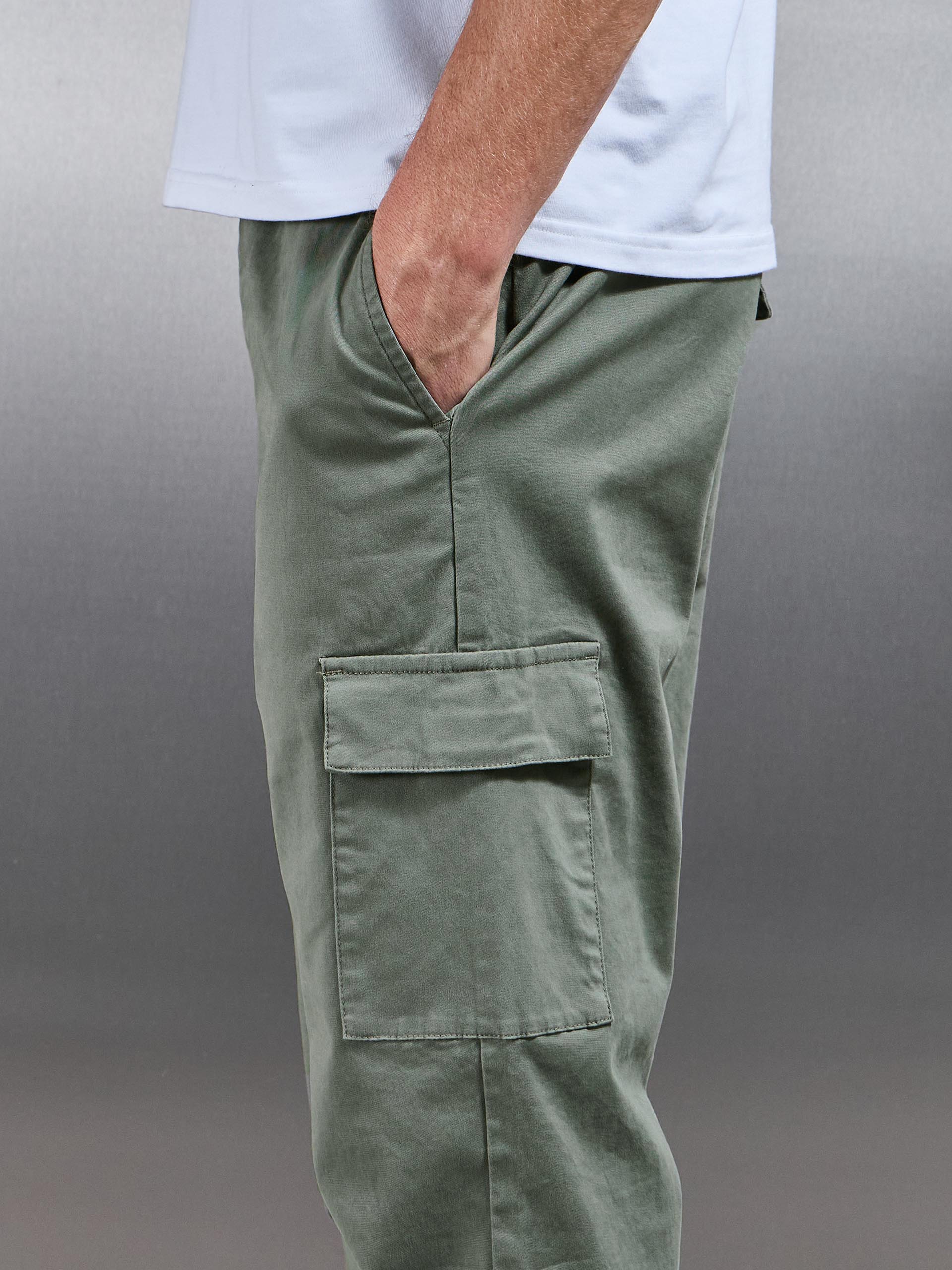 Mens Relaxed Fit Cotton Cargo Pant in Olive