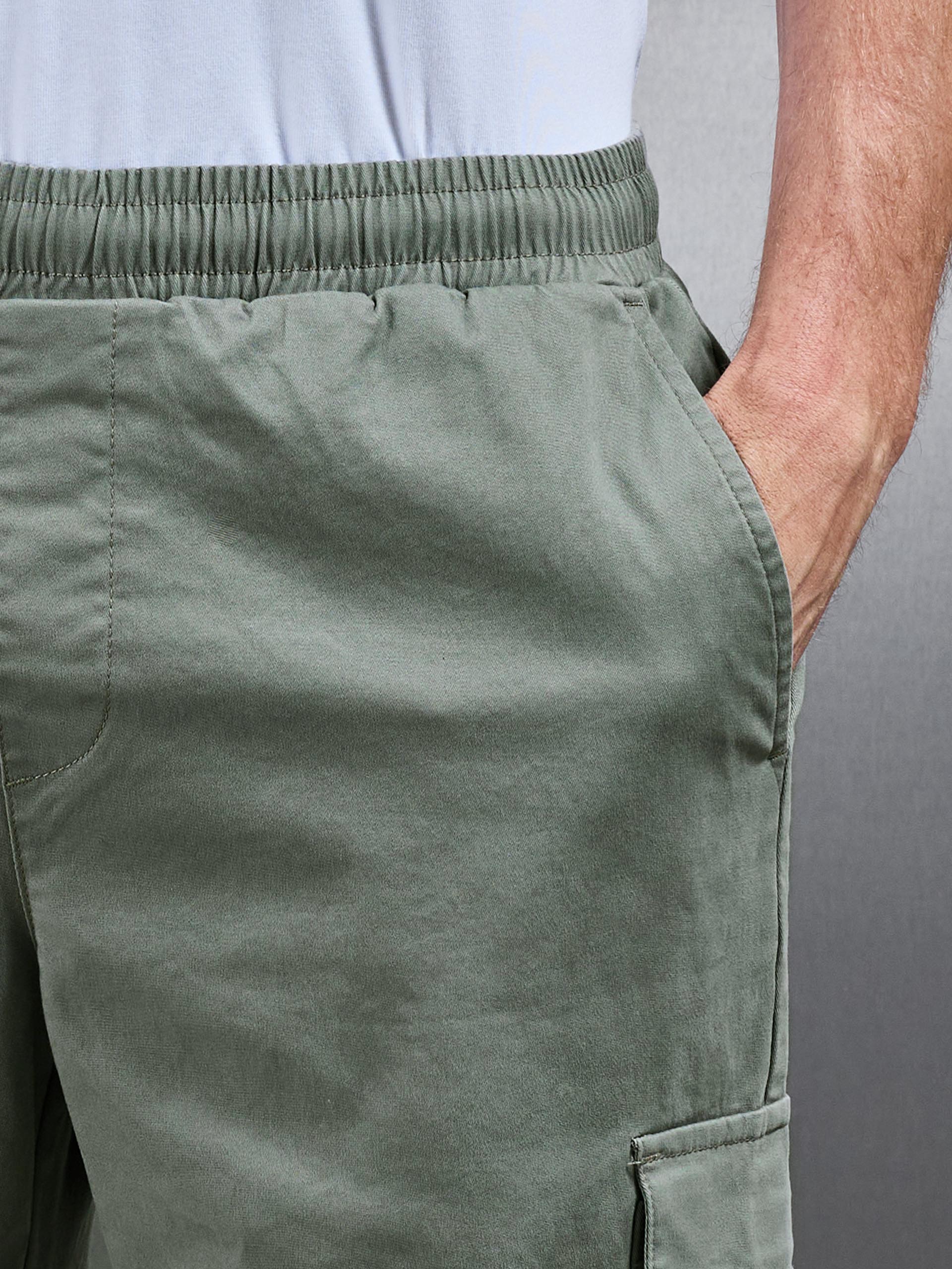 Mens Relaxed Fit Cotton Cargo Pant in Olive