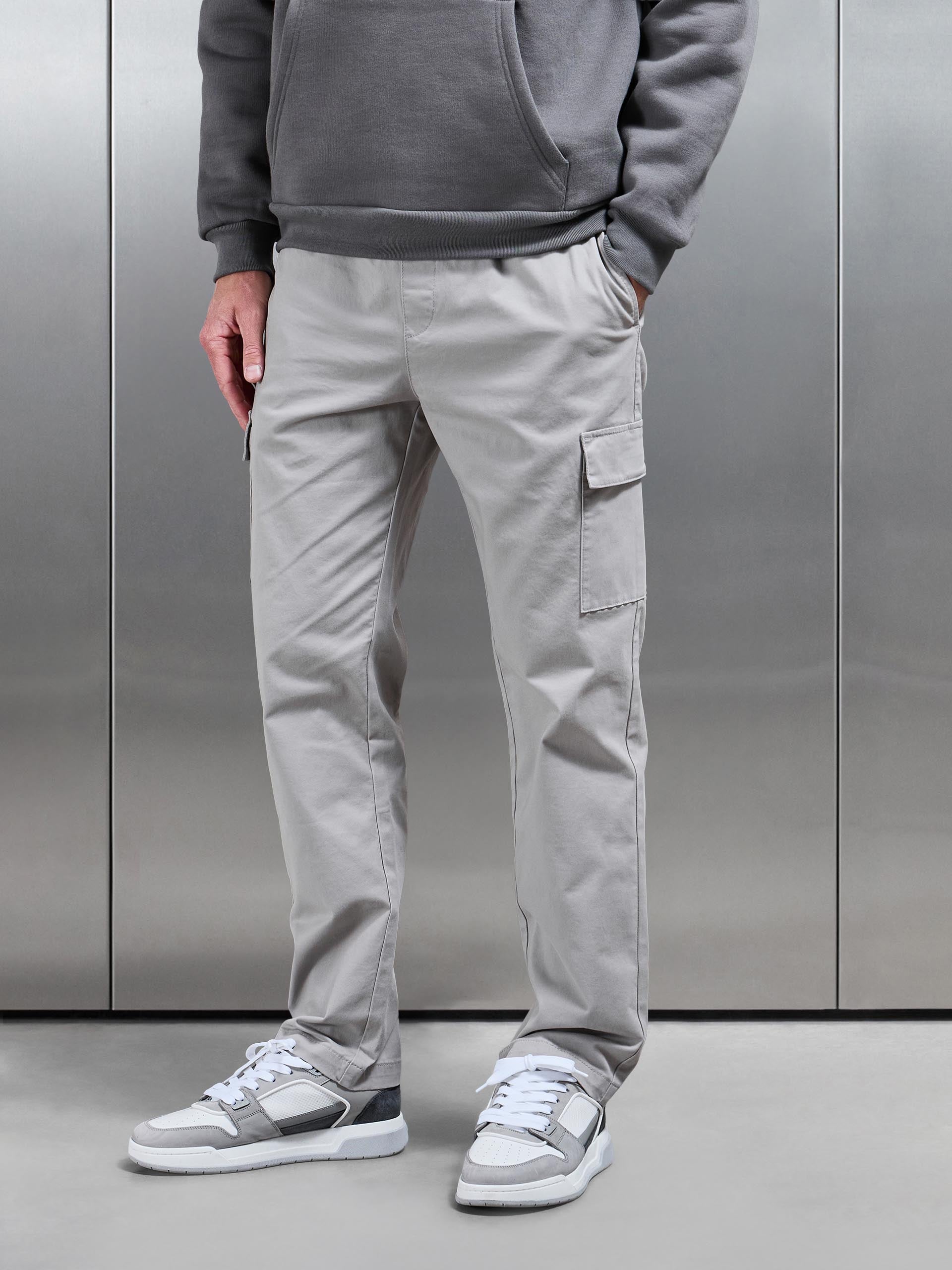 Mens Relaxed Fit Cotton Cargo Pant in Stone
