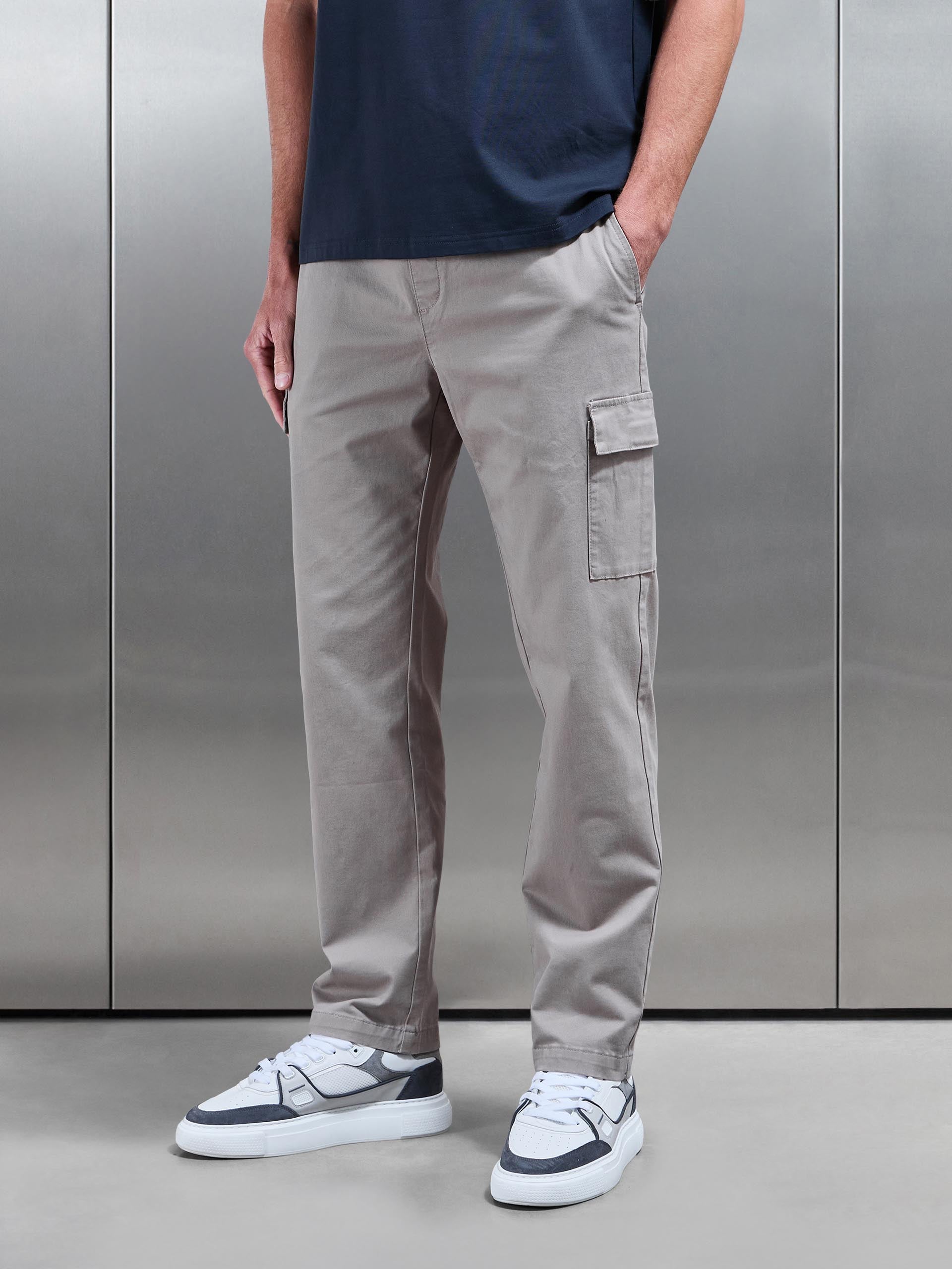 Mens Relaxed Fit Cotton Cargo Pant in Taupe