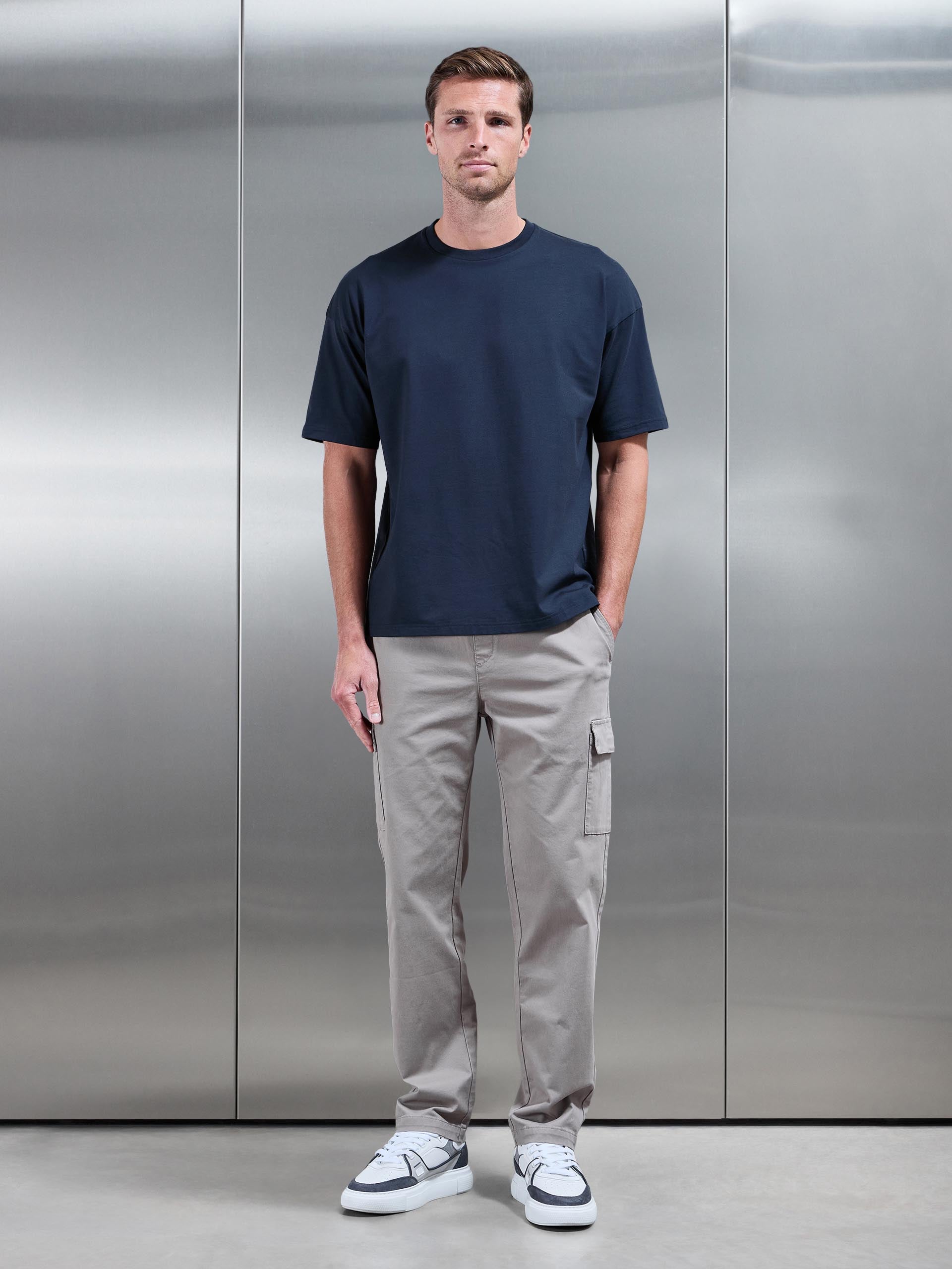 Mens Relaxed Fit Cotton Cargo Pant in Taupe