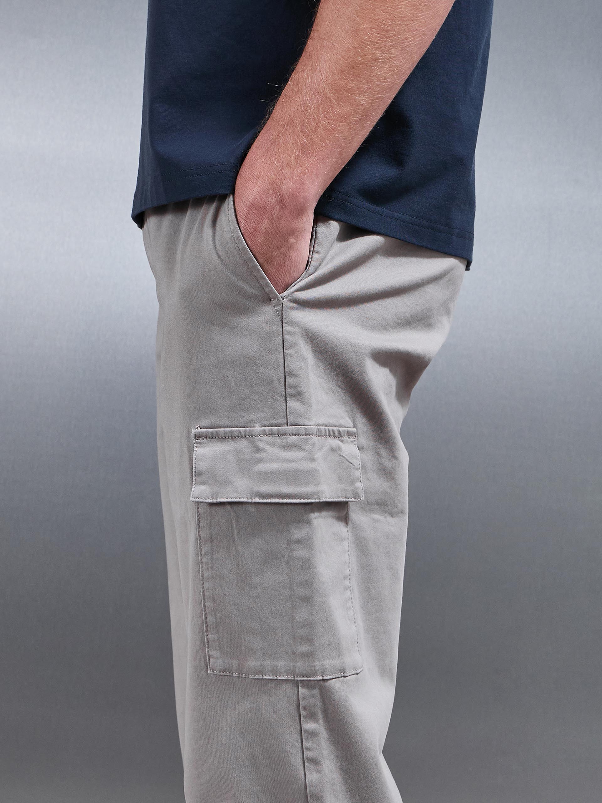 Mens Relaxed Fit Cotton Cargo Pant in Taupe
