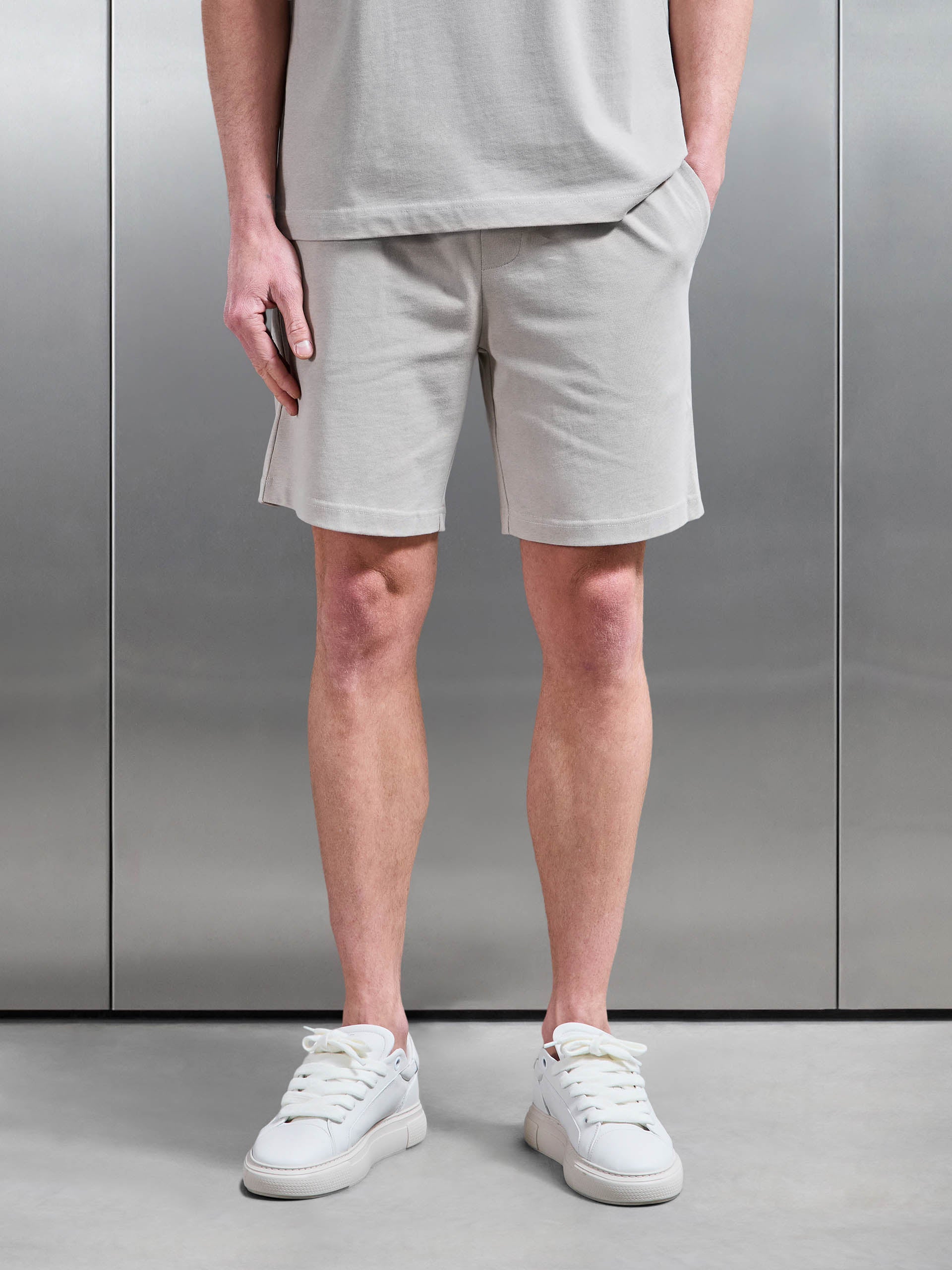 Mens Relaxed Fit Cotton Short in Stone
