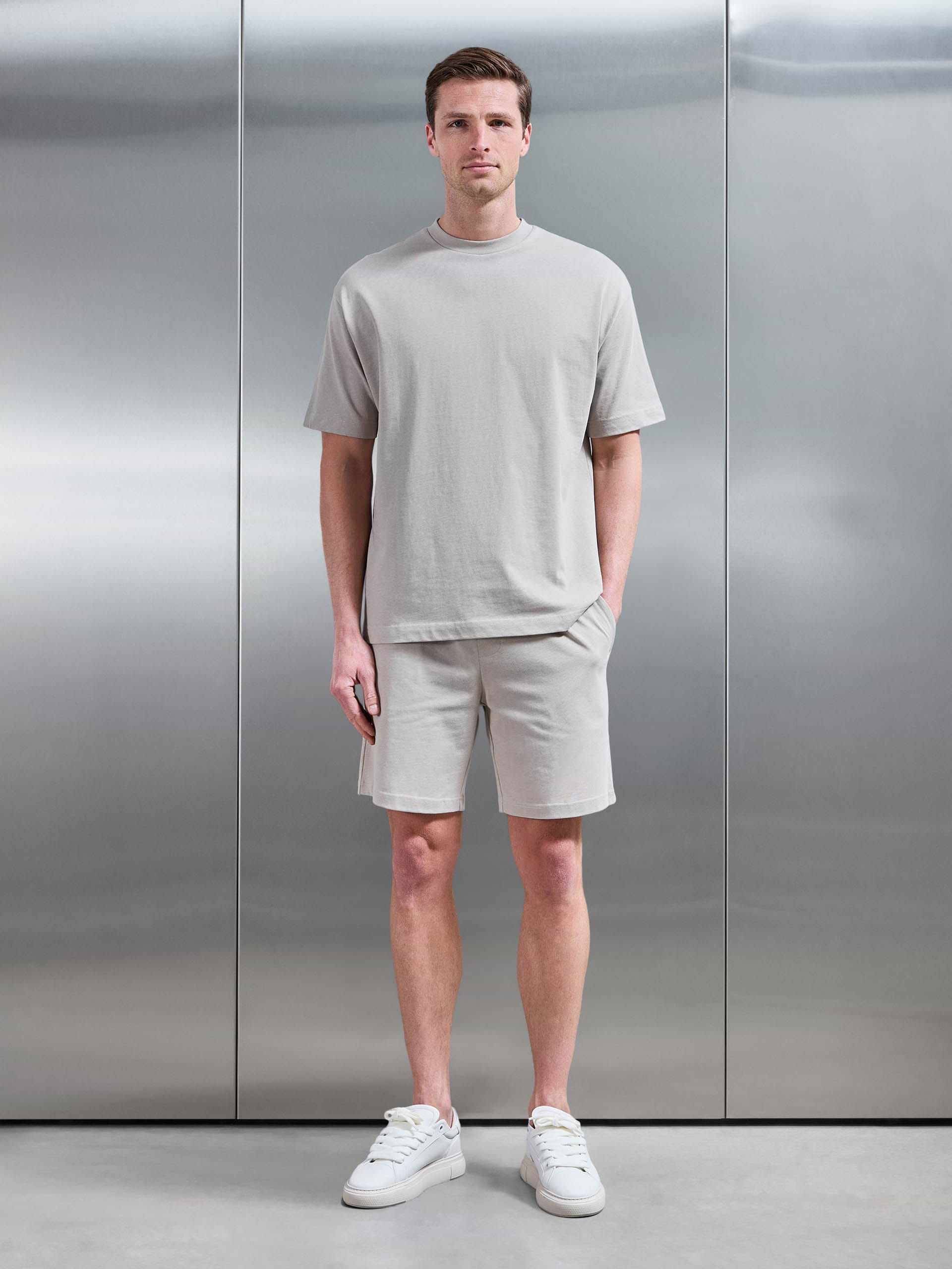 Mens Relaxed Fit Cotton Short in Stone