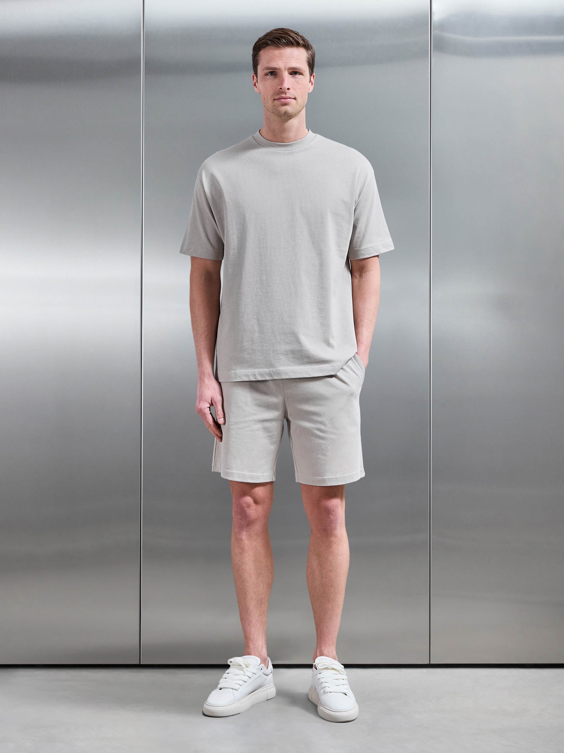 Mens Relaxed Fit Cotton Short in Stone