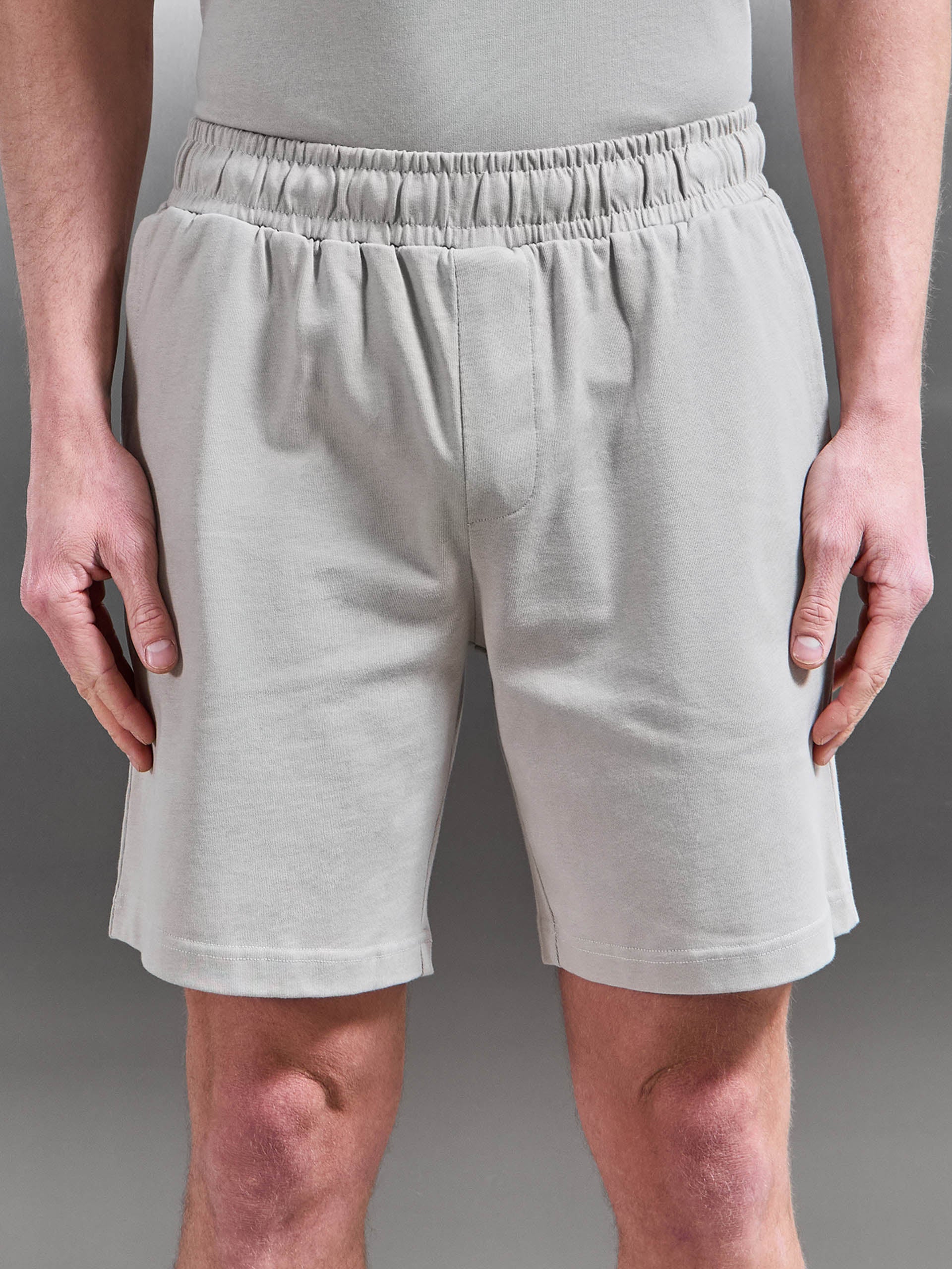 Mens Relaxed Fit Cotton Short in Stone