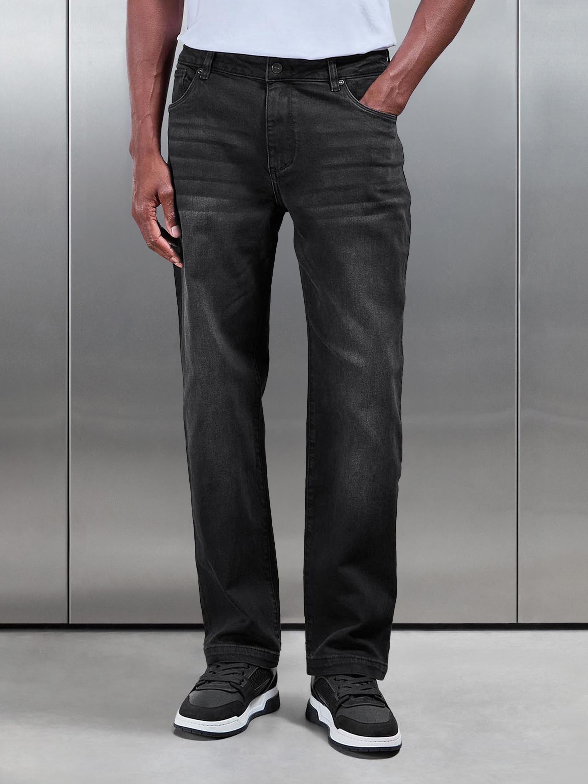 Mens Relaxed Fit Denim Jeans in Black Wash