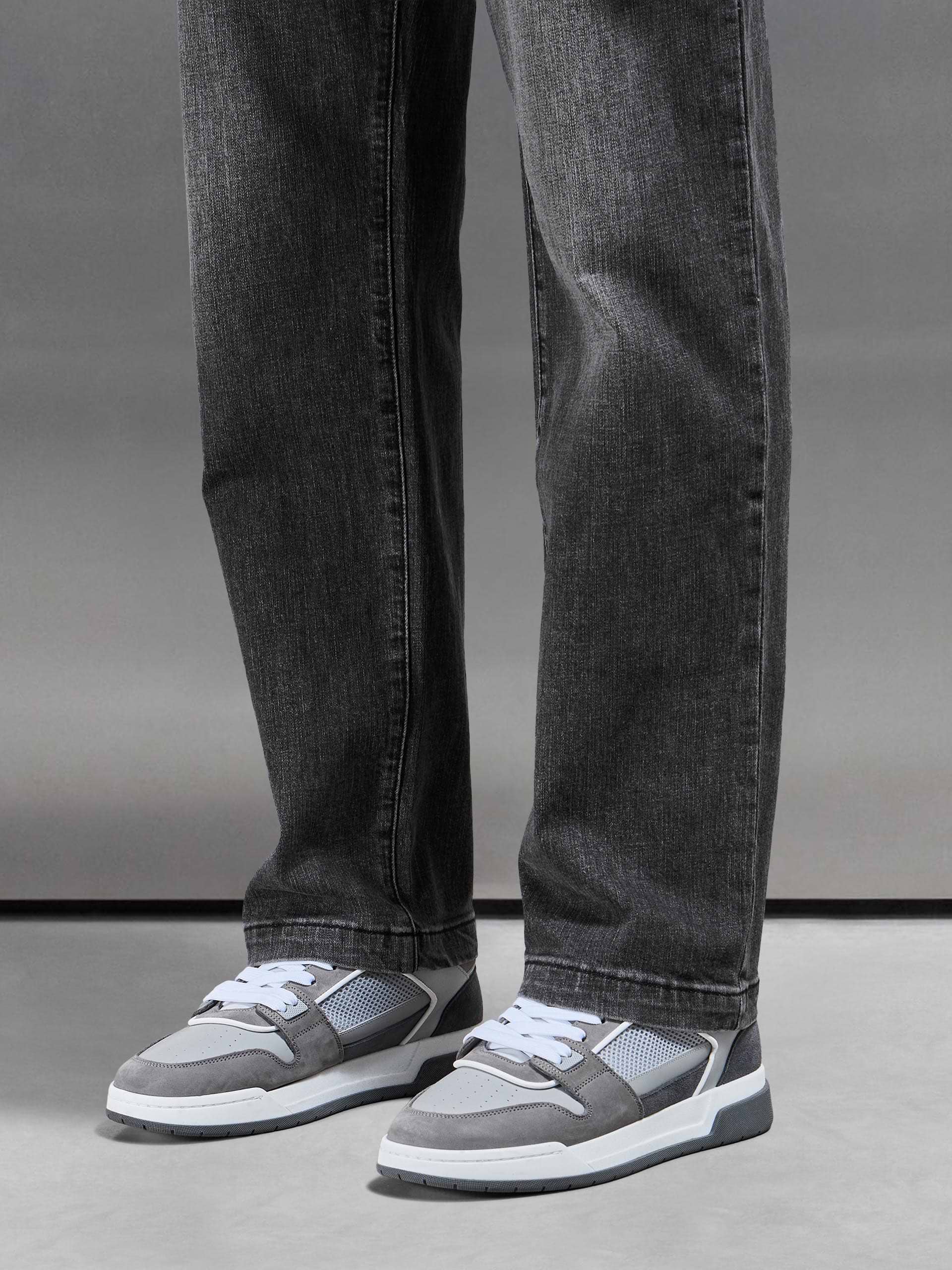 Relaxed Fit Denim Jeans in Grey Wash