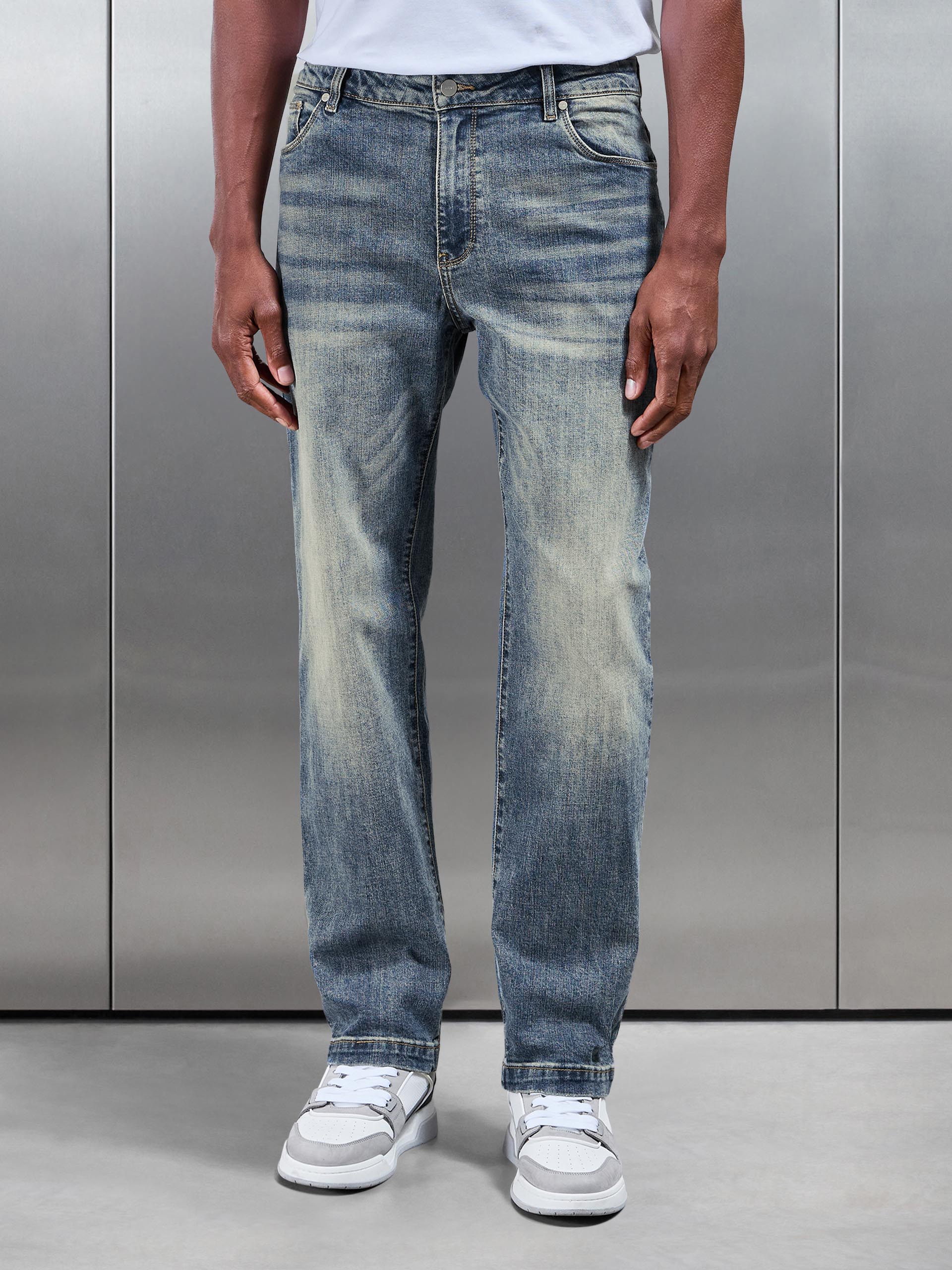 Mens Relaxed Fit Denim Jeans in Sand Wash