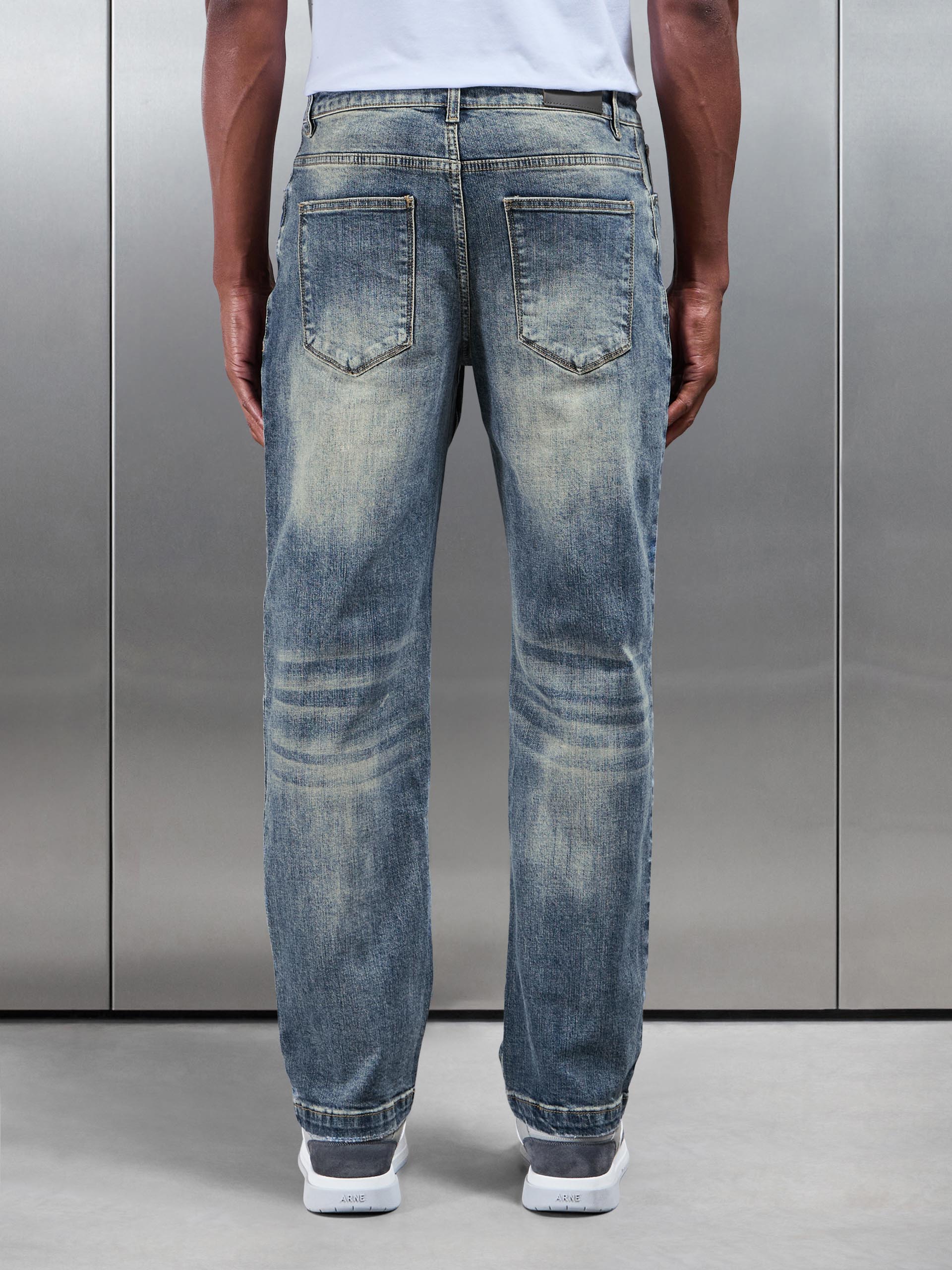 Mens Relaxed Fit Denim Jeans in Sand Wash