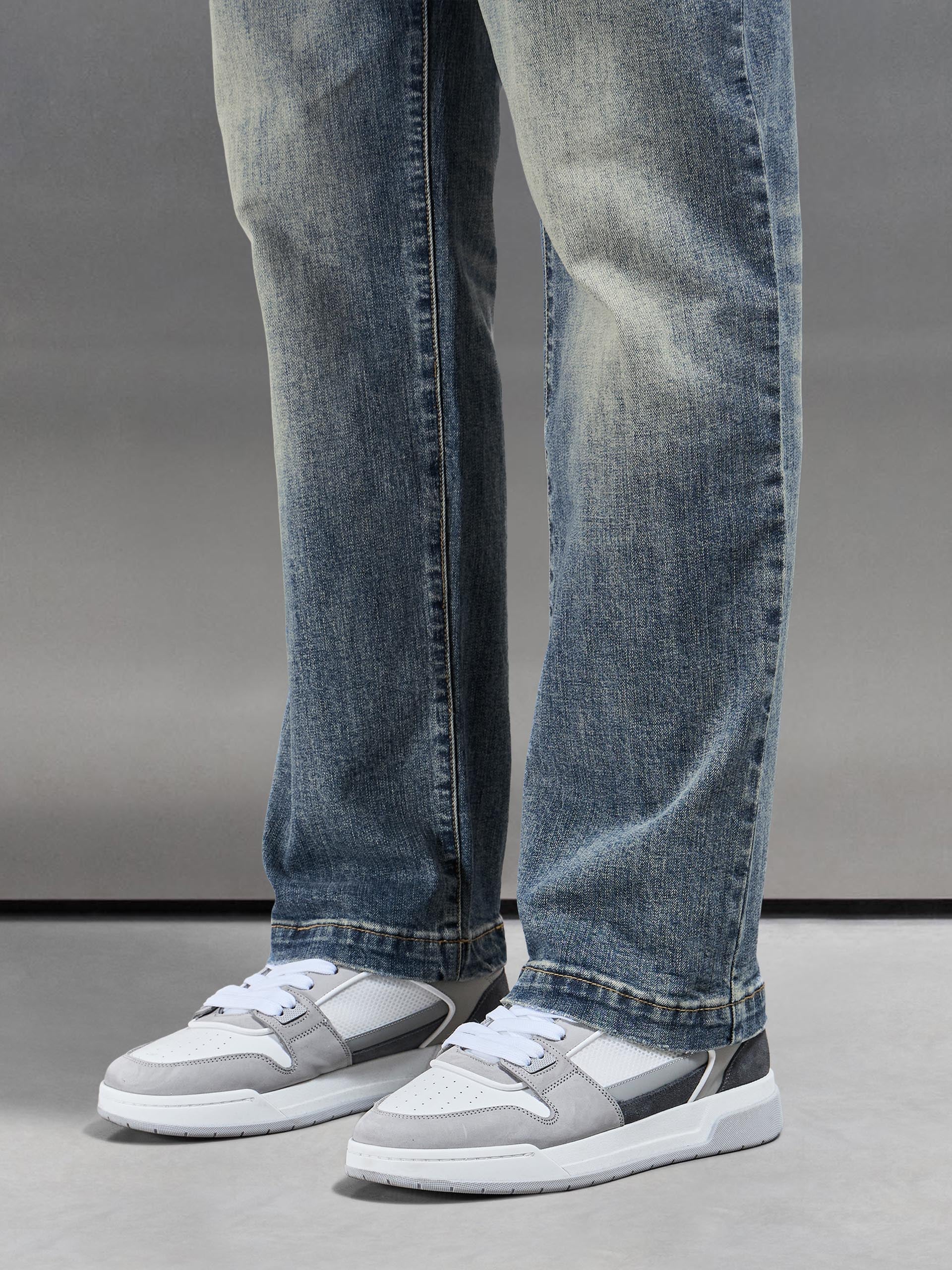 Mens Relaxed Fit Denim Jeans in Sand Wash