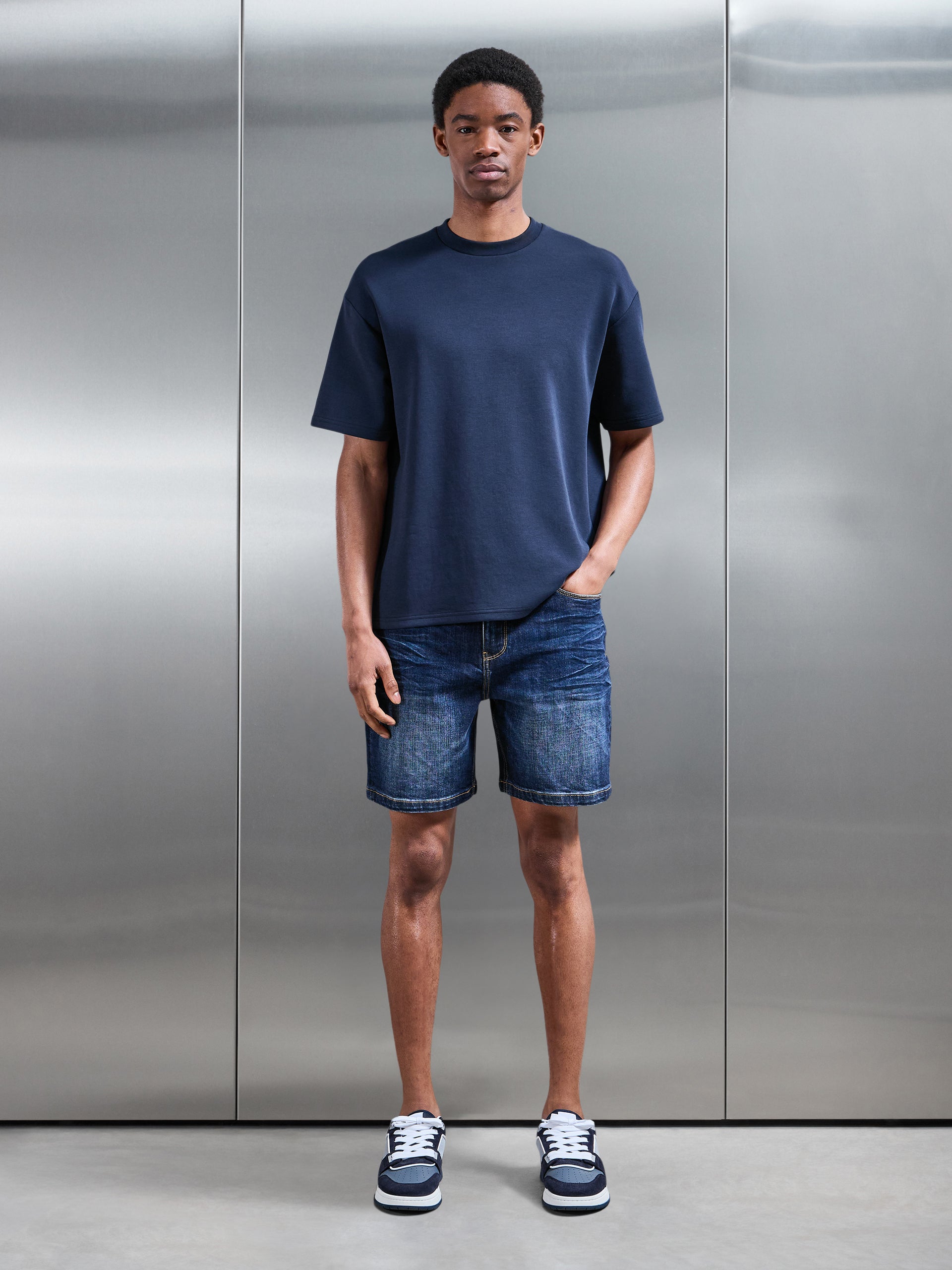 Mens Relaxed Fit Denim Short in Dark Blue
