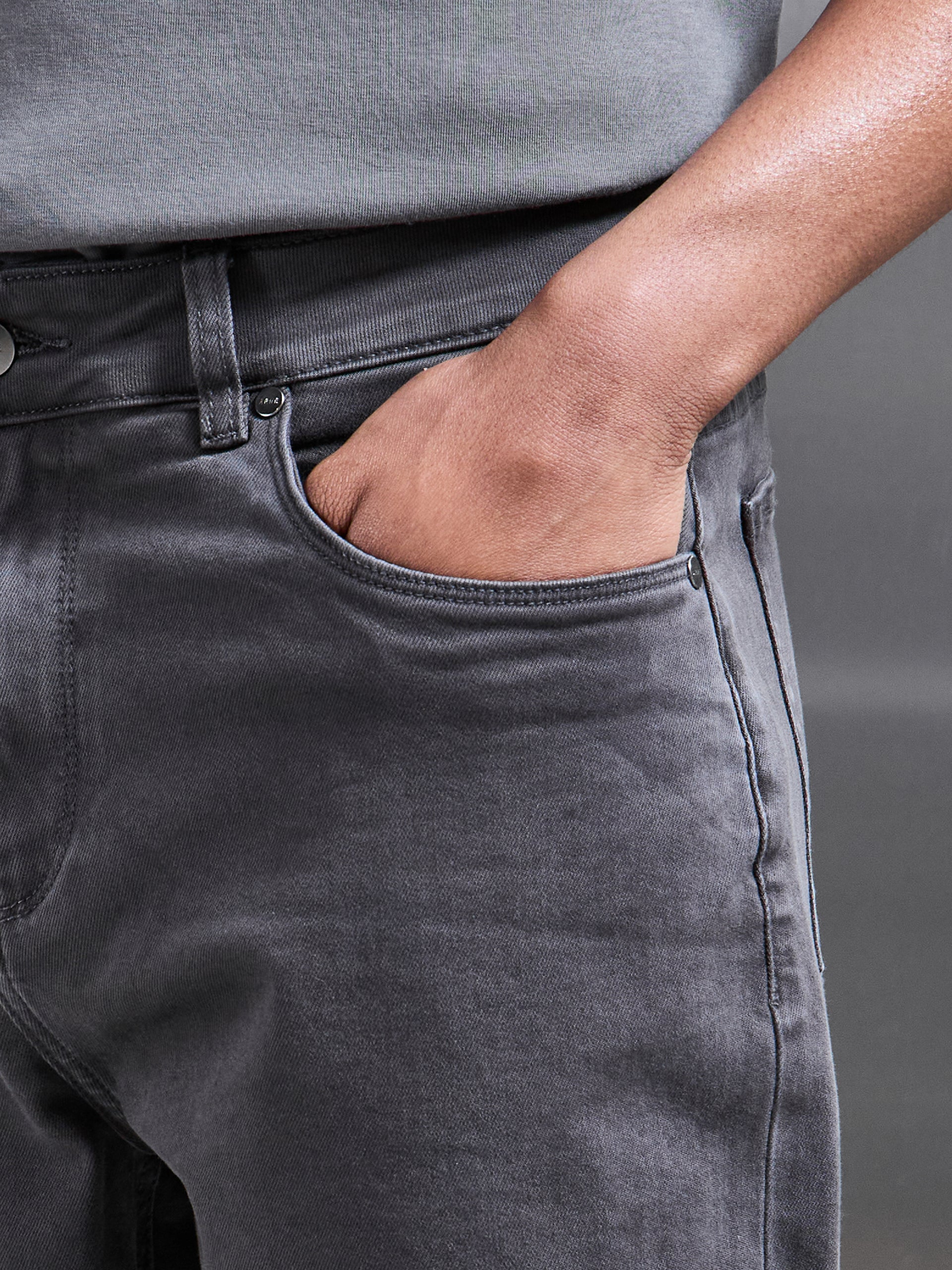 Mens Relaxed Fit Denim Short in Grey