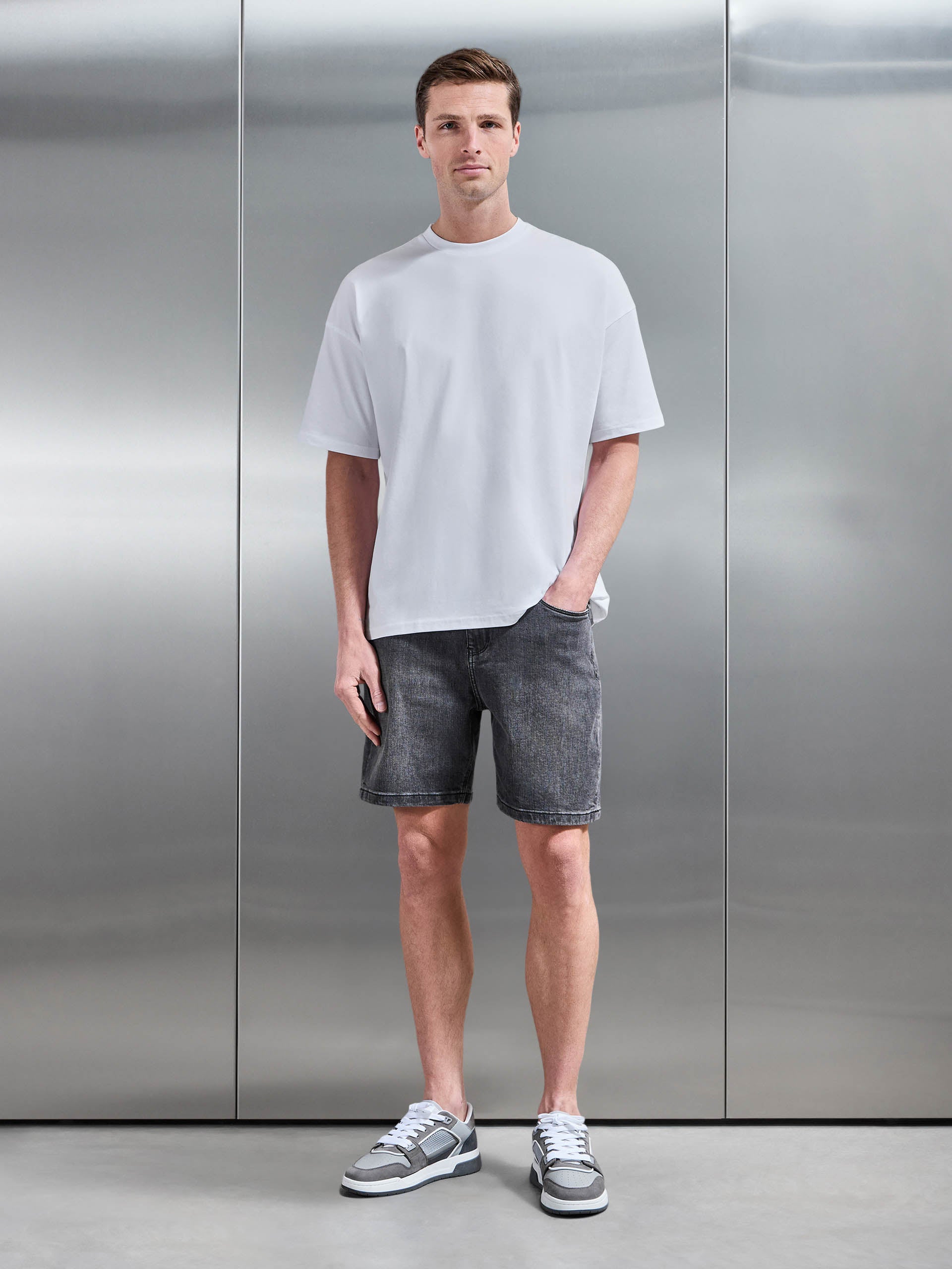 Mens Relaxed Fit Denim Short in Grey Wash
