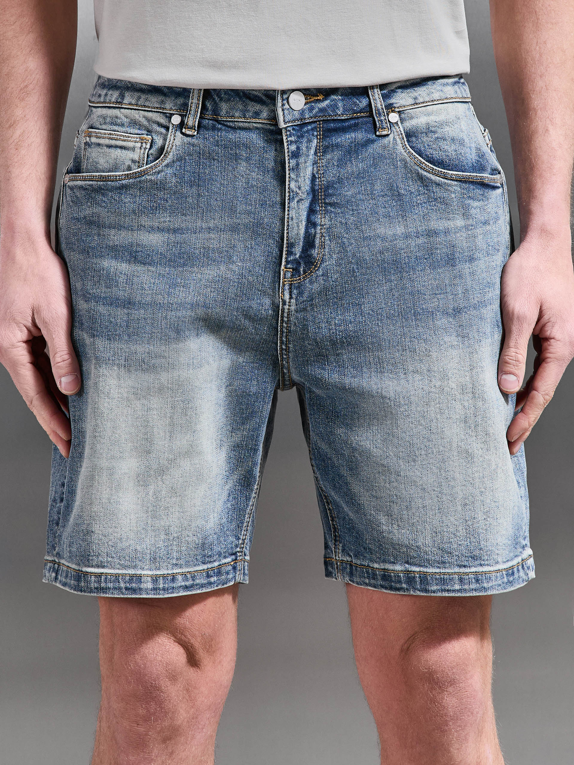 Mens Relaxed Fit Denim Short in Sand Wash