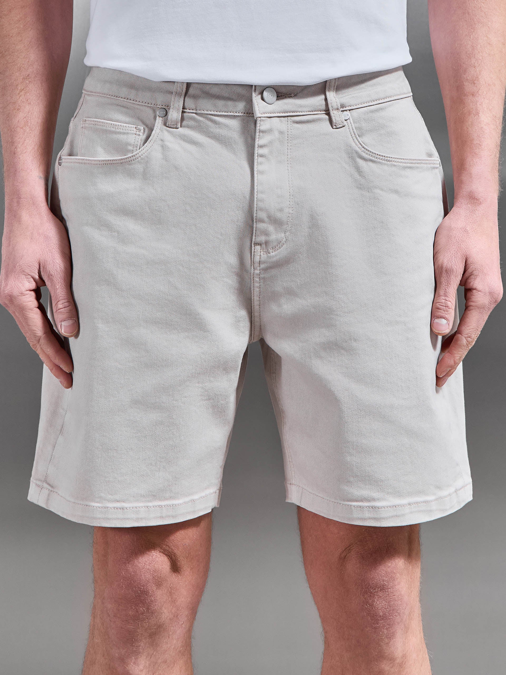 Mens Relaxed Fit Denim Short in Stone