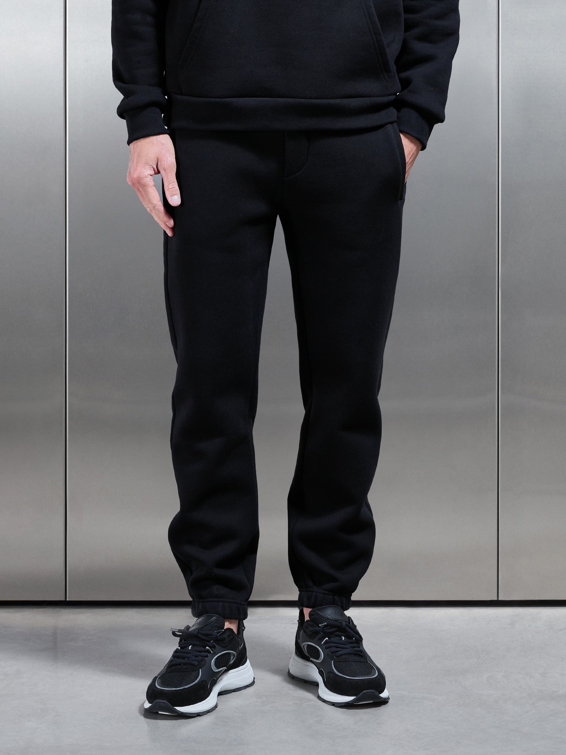 Mens Relaxed Fit Jogger in Black