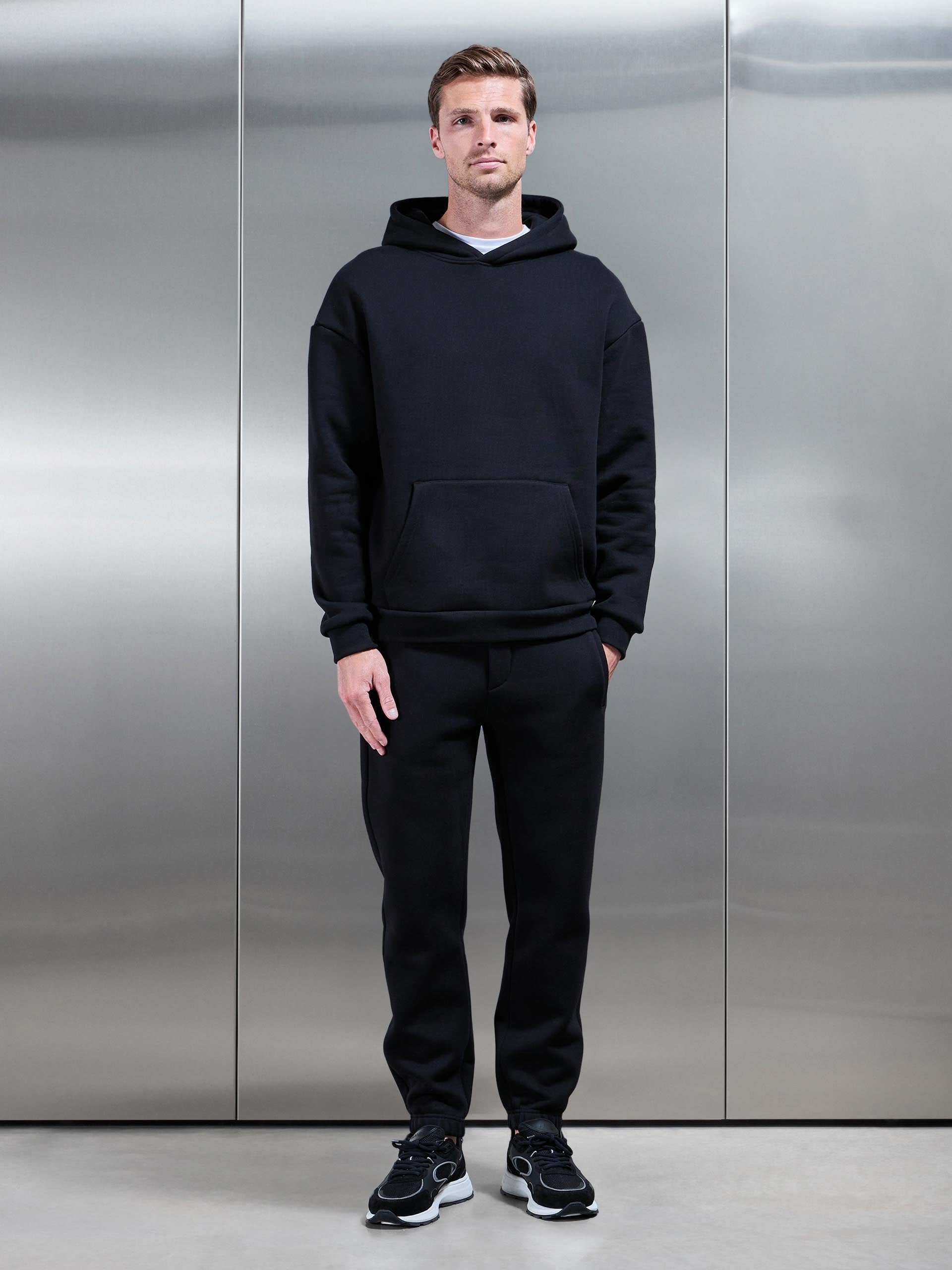 Mens Relaxed Fit Jogger in Black