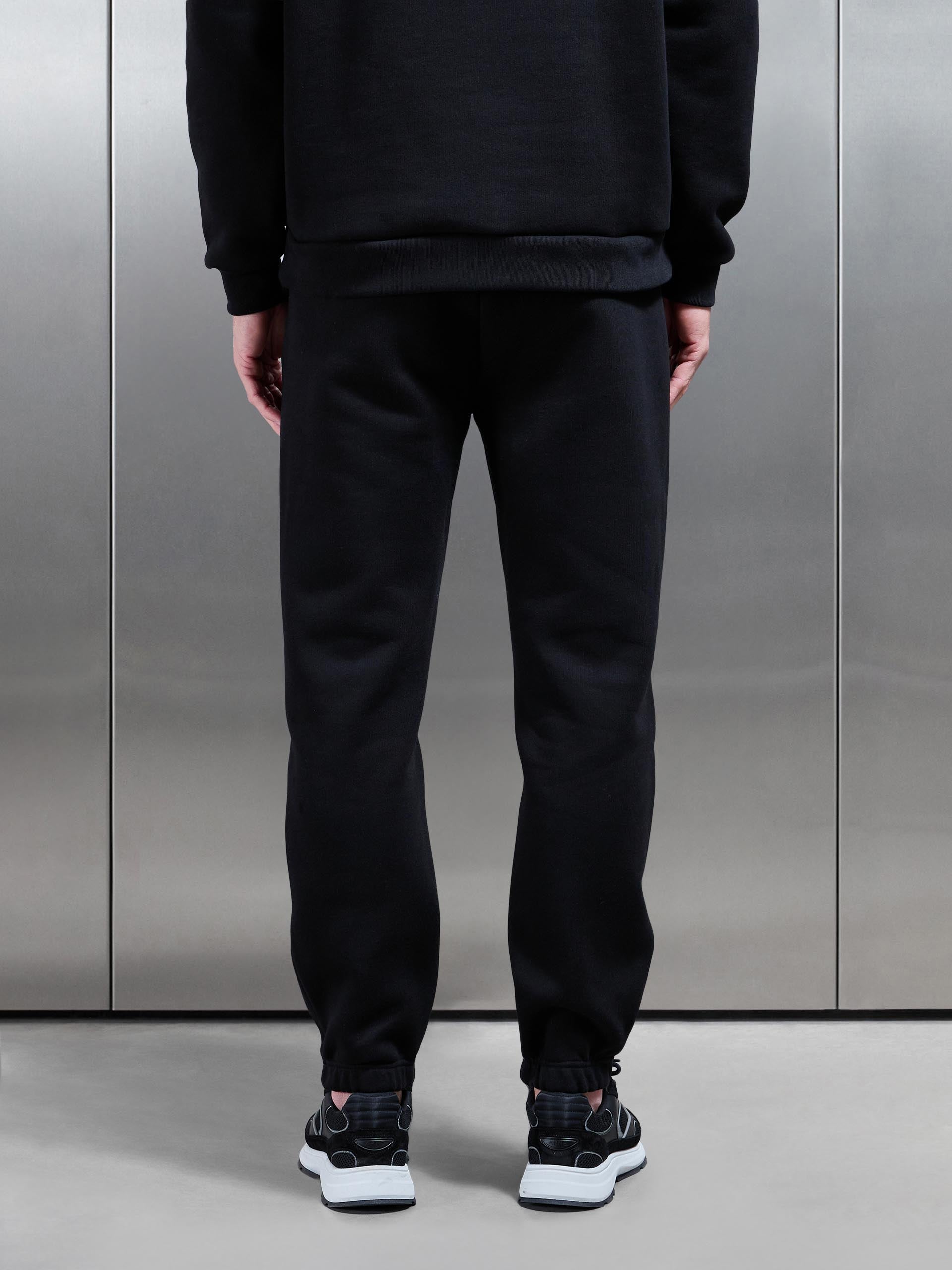 Mens Relaxed Fit Jogger in Black