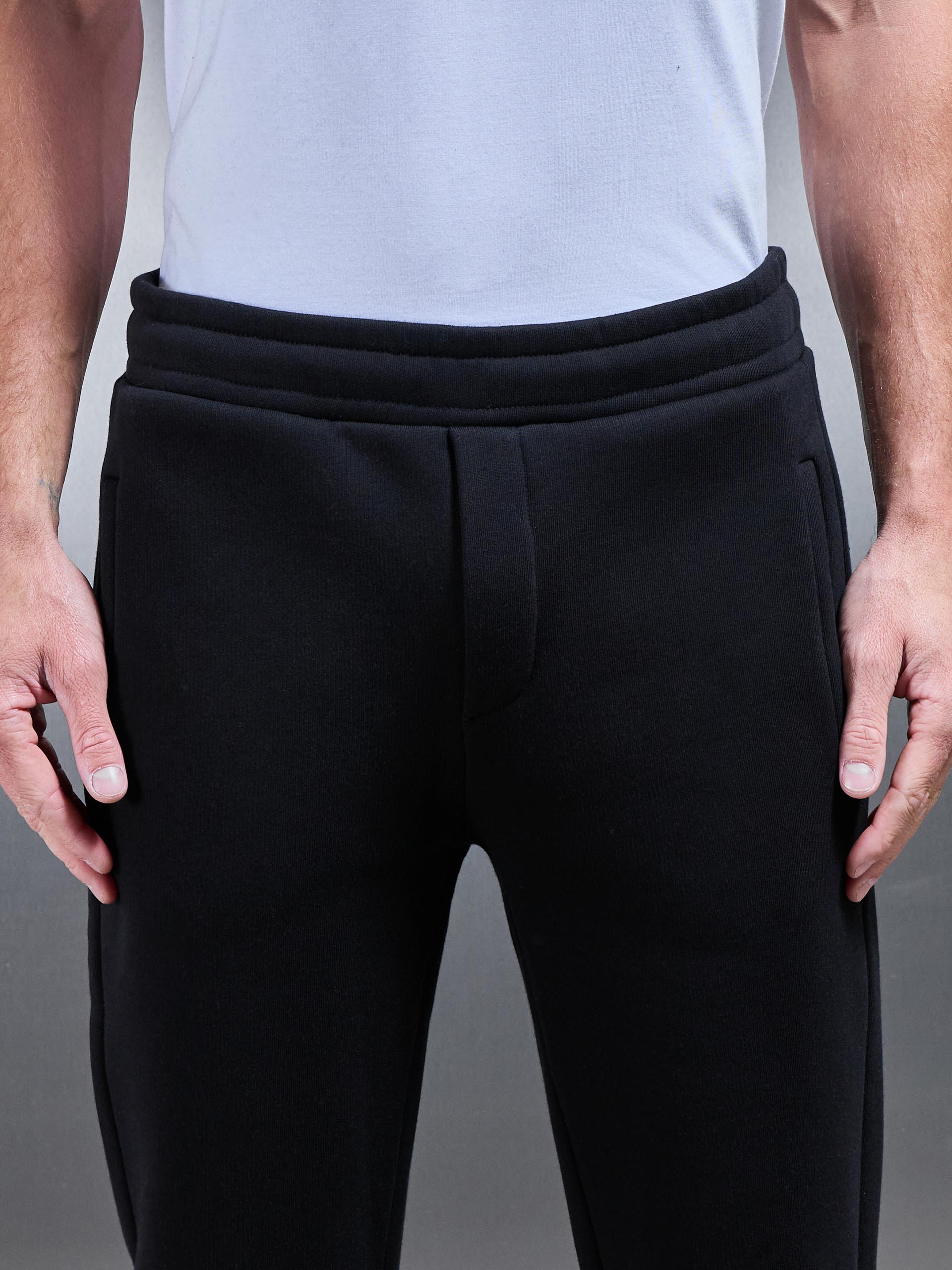 Mens Relaxed Fit Jogger in Black