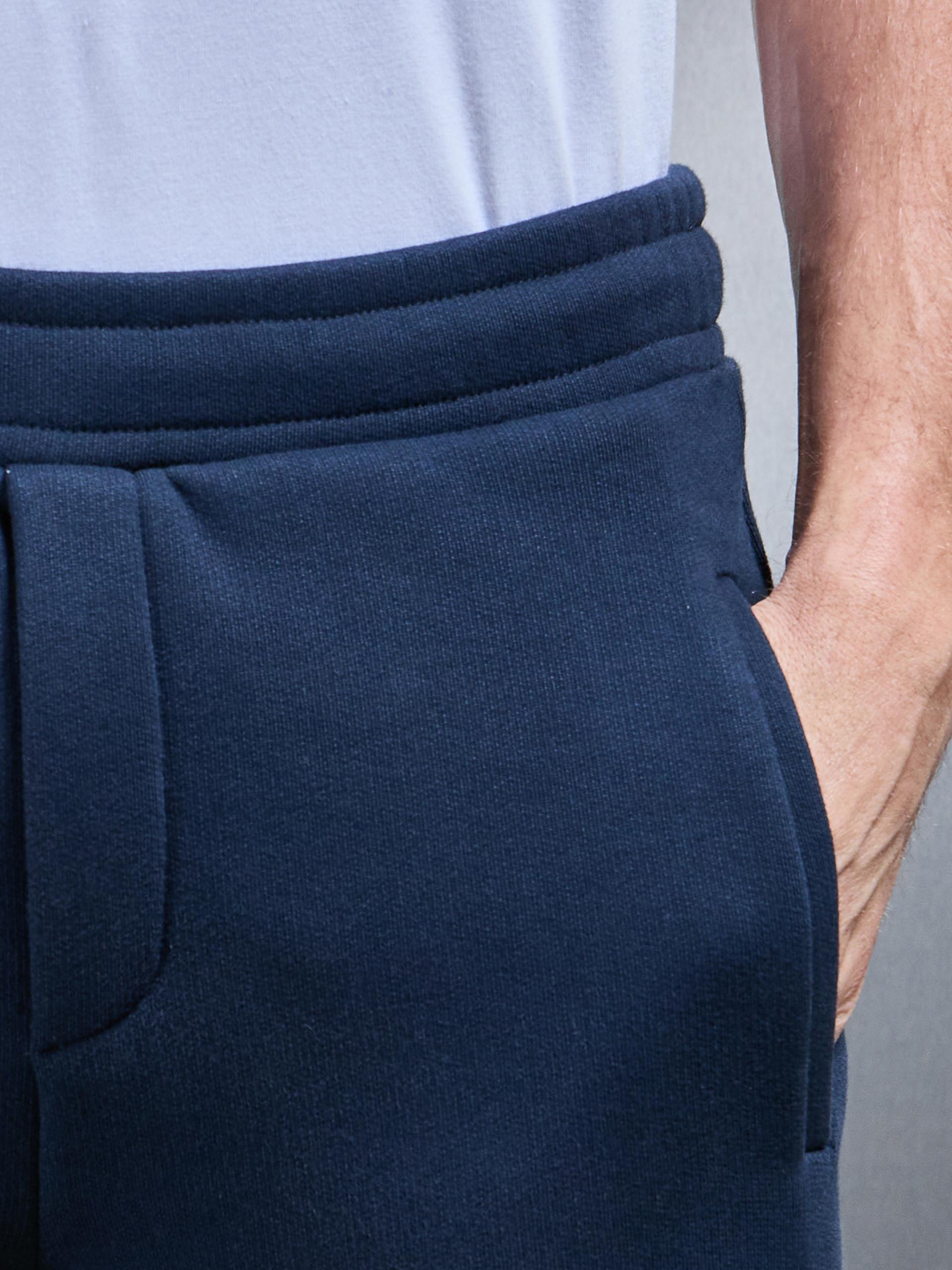Mens Relaxed Fit Jogger in Navy