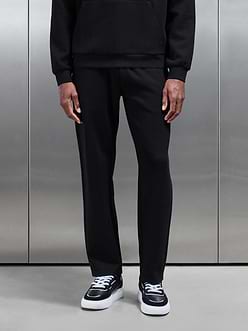Mens Relaxed Fit Knitted Jogger in Black
