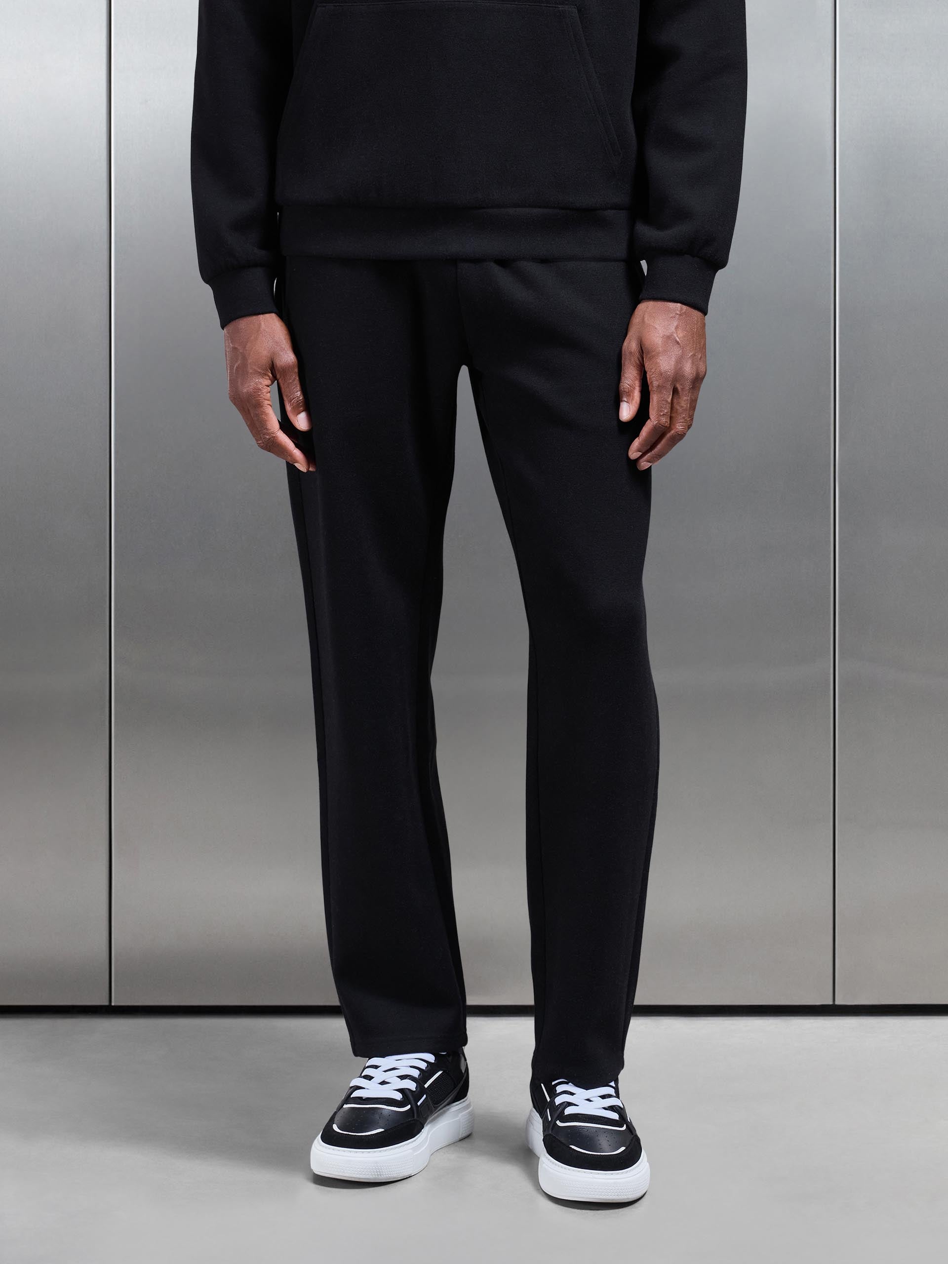 Mens Relaxed Fit Knitted Jogger in Black