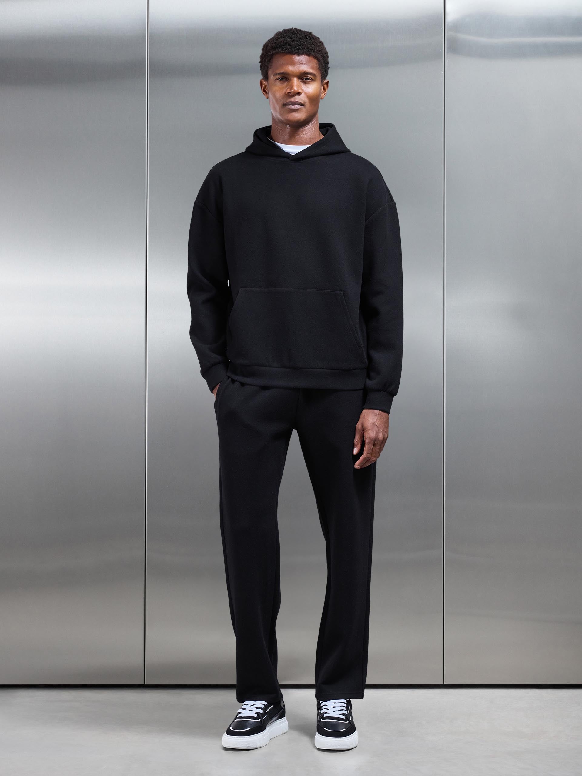 Mens Relaxed Fit Knitted Jogger in Black