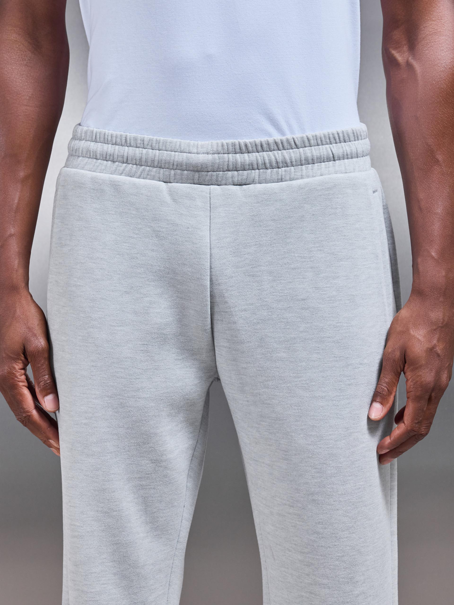 Mens Relaxed Fit Knitted Jogger in Marl Grey