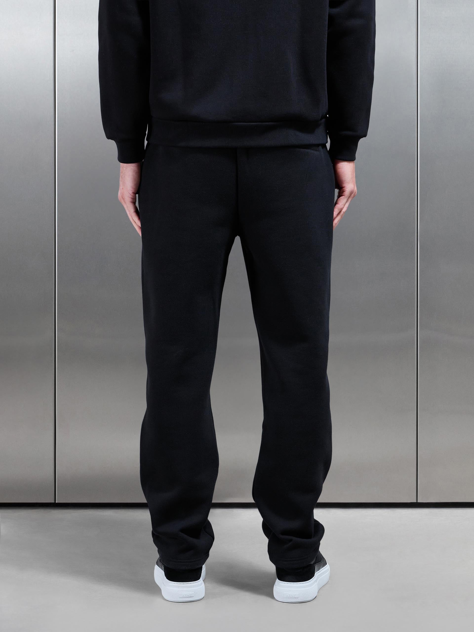 Mens Relaxed Fit Straight Leg Jogger in Black