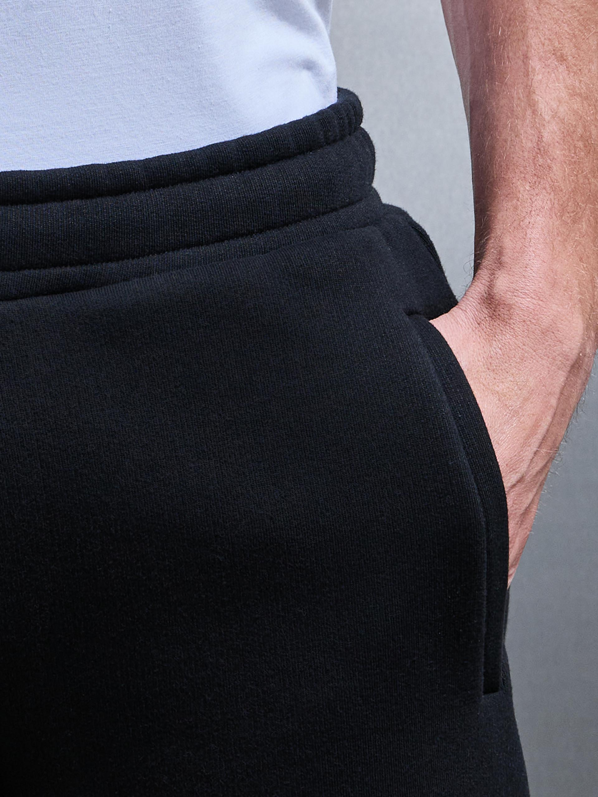 Mens Relaxed Fit Straight Leg Jogger in Black