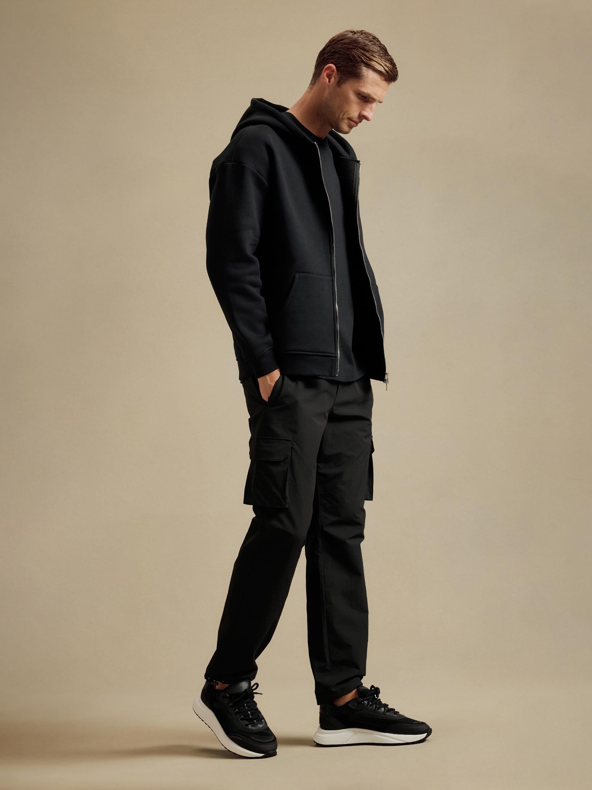 Mens Relaxed Fit Utility Cargo Pant in Black