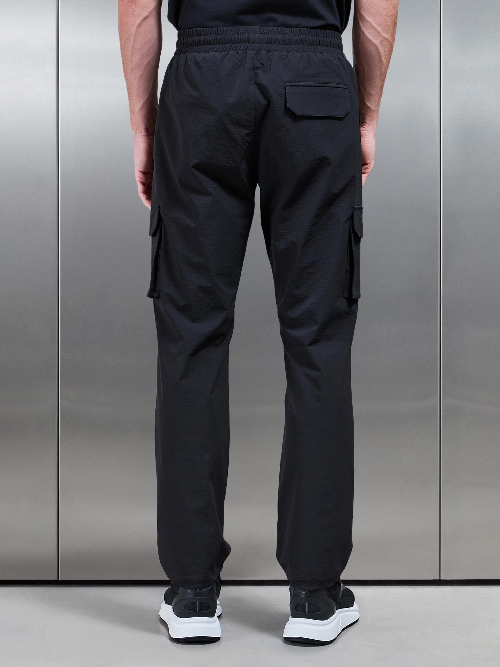 Mens Relaxed Fit Utility Cargo Pant in Black