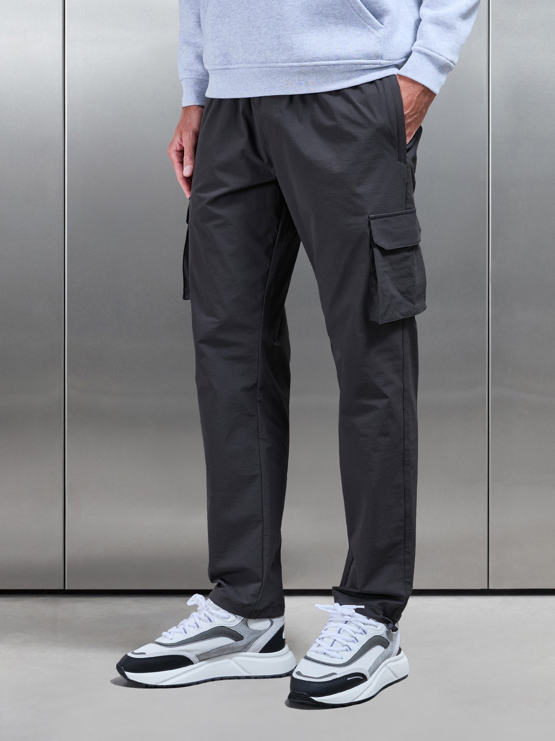 Mens Relaxed Fit Utility Cargo Pant in Grey