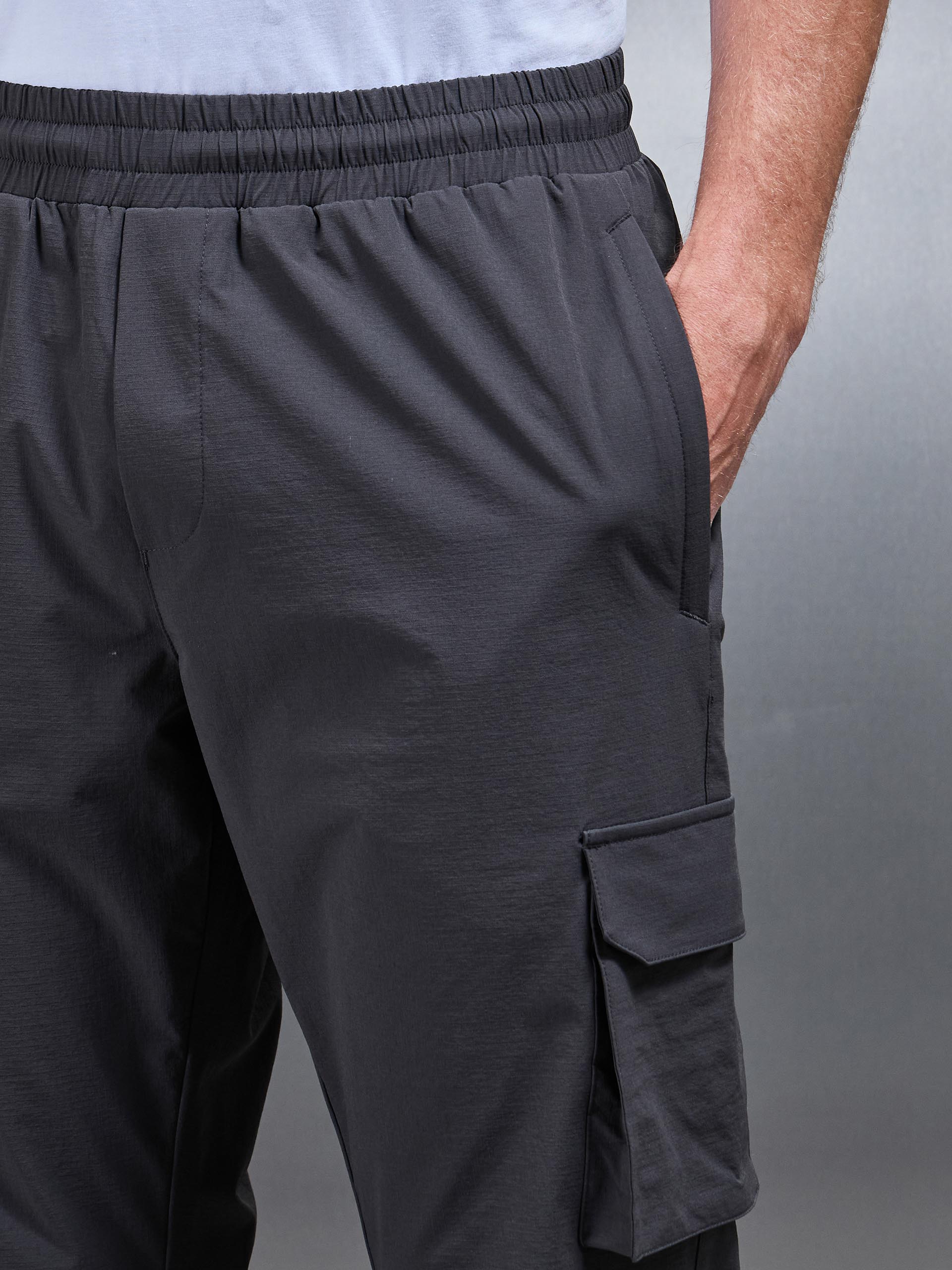 Mens Relaxed Fit Utility Cargo Pant in Grey