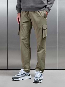 Mens Relaxed Fit Utility Cargo Pant in Olive