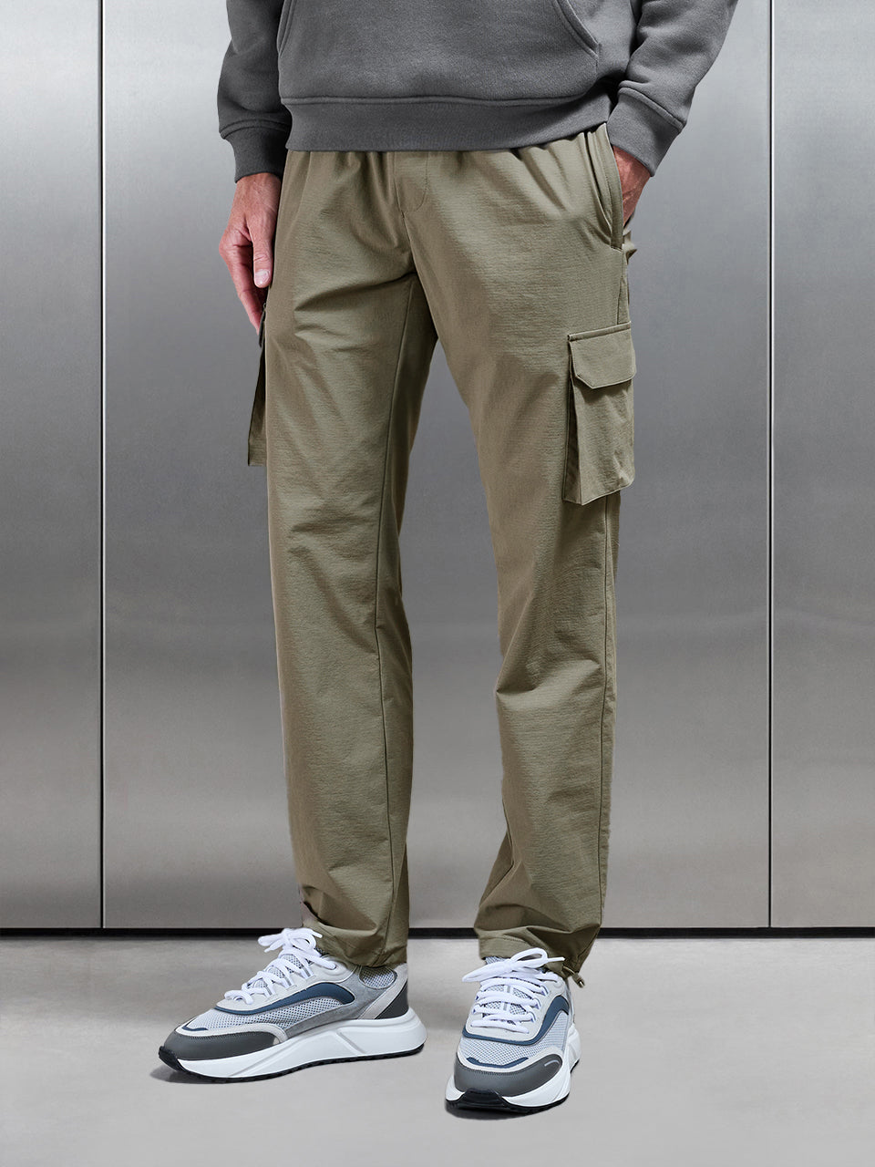 Mens Relaxed Fit Utility Cargo Pant in Olive