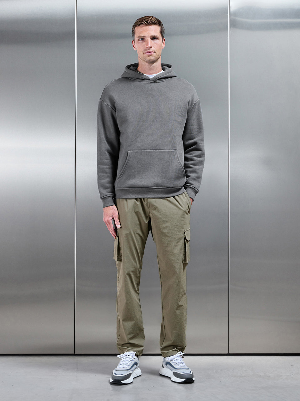 Mens Relaxed Fit Utility Cargo Pant in Olive