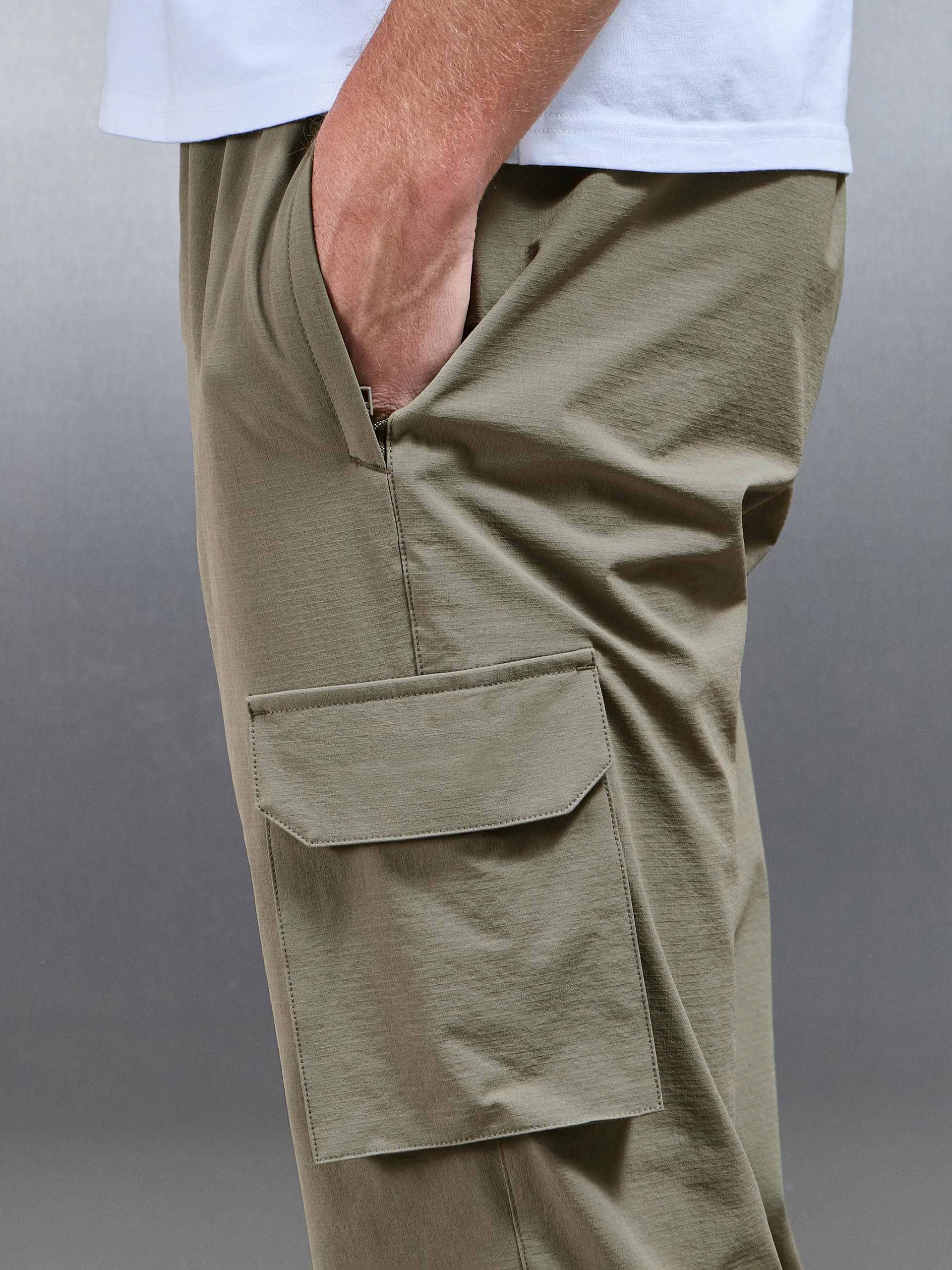 Relaxed Fit Utility Cargo Pant in Olive