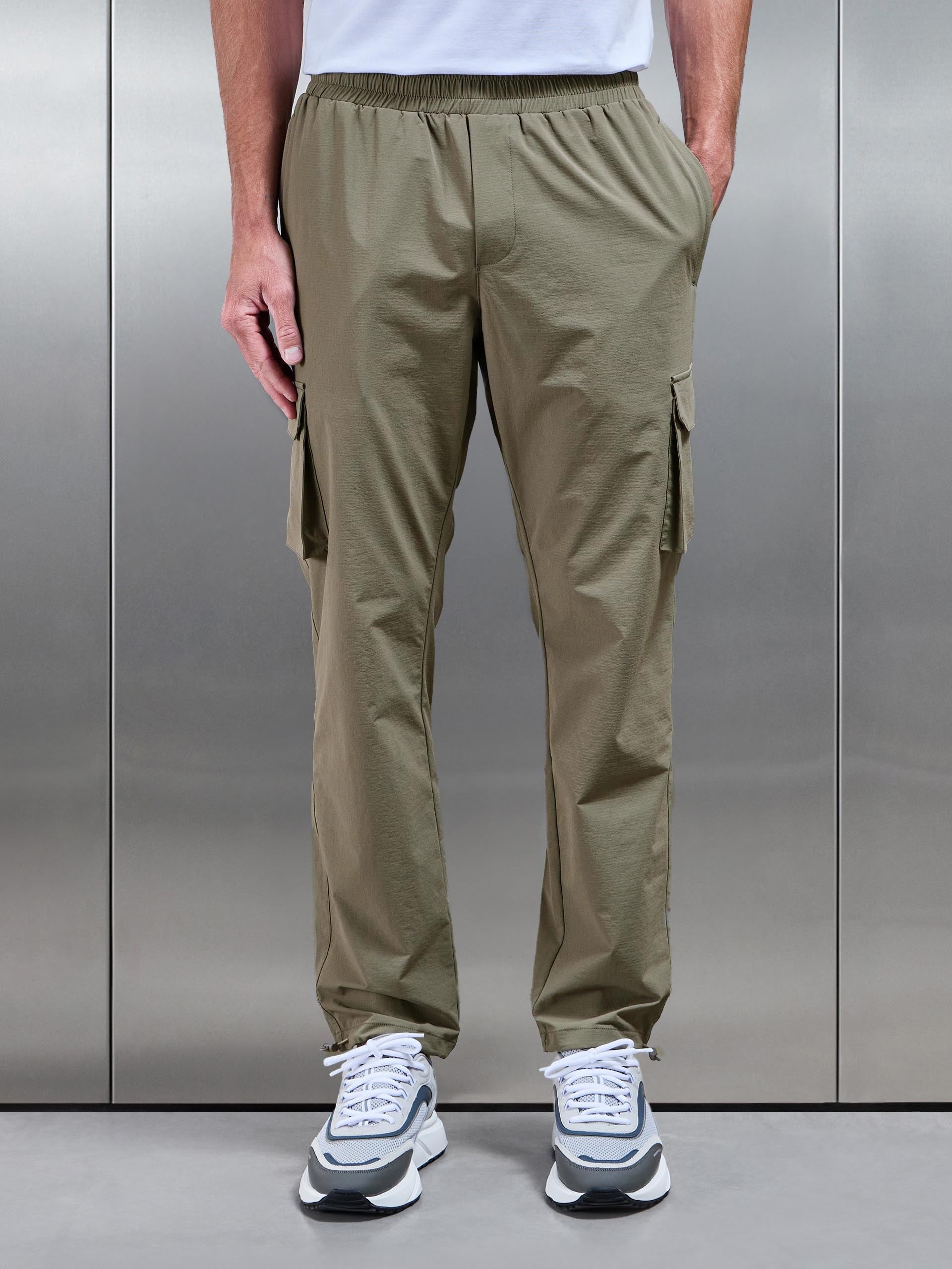Mens Relaxed Fit Utility Cargo Pant in Olive