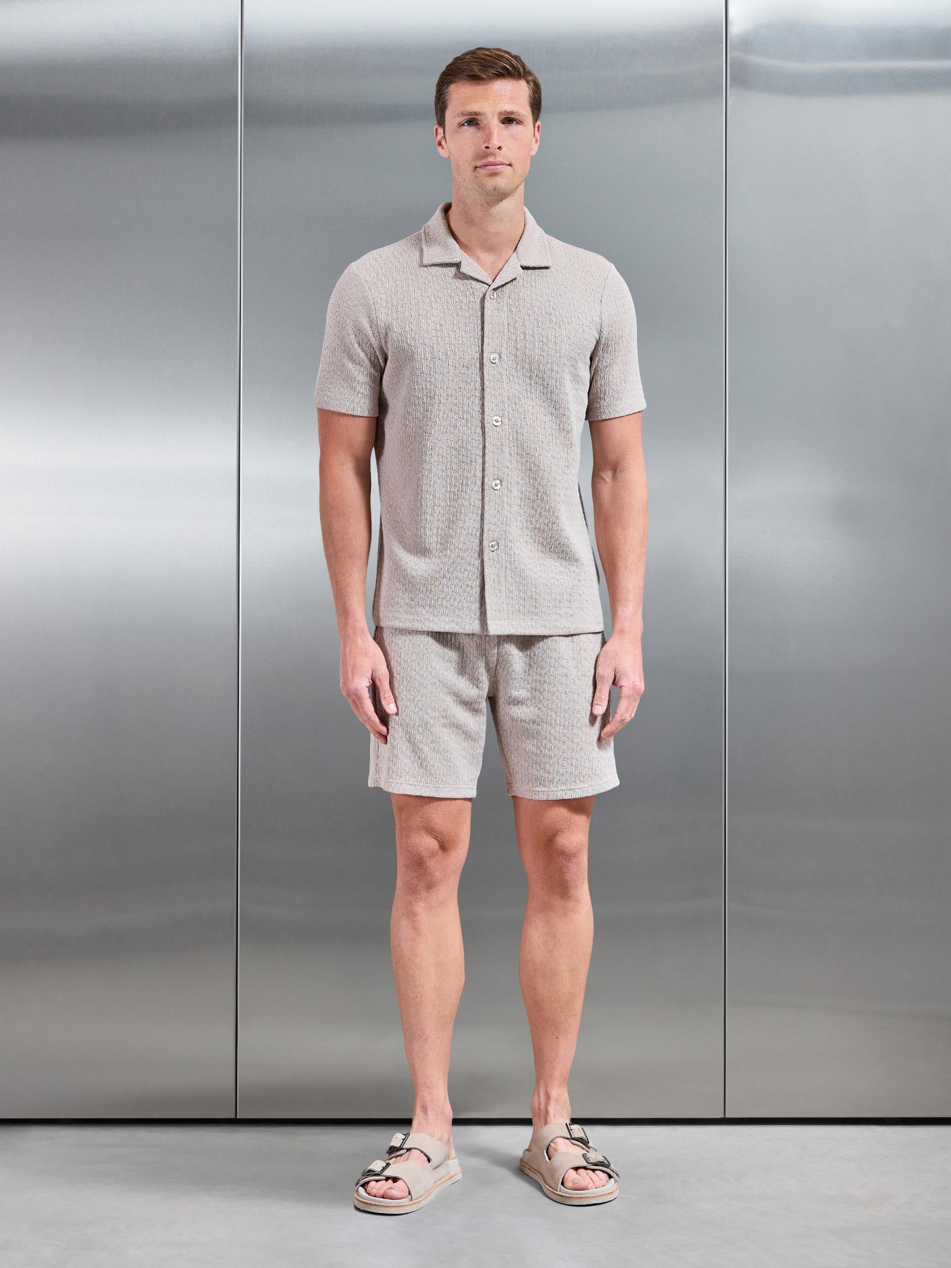 Mens Resort Short in Stone