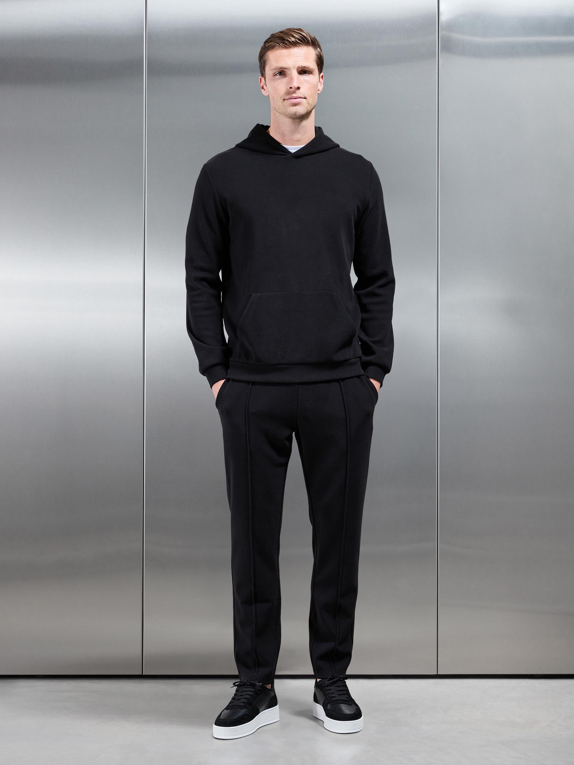 Mens Slim Fit Knitted Jogger in Black