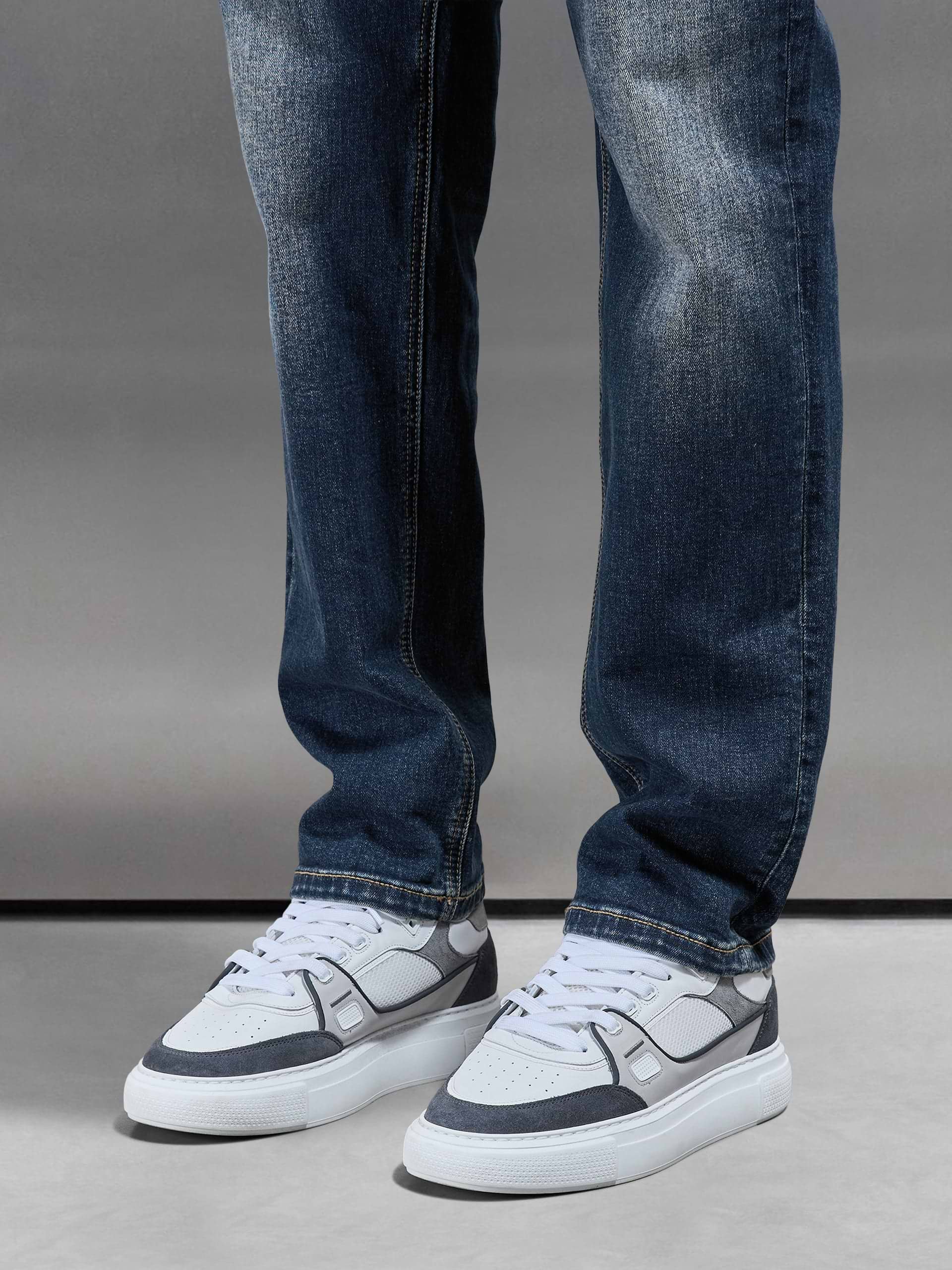 Straight Leg Denim Jeans in Vintage Blue