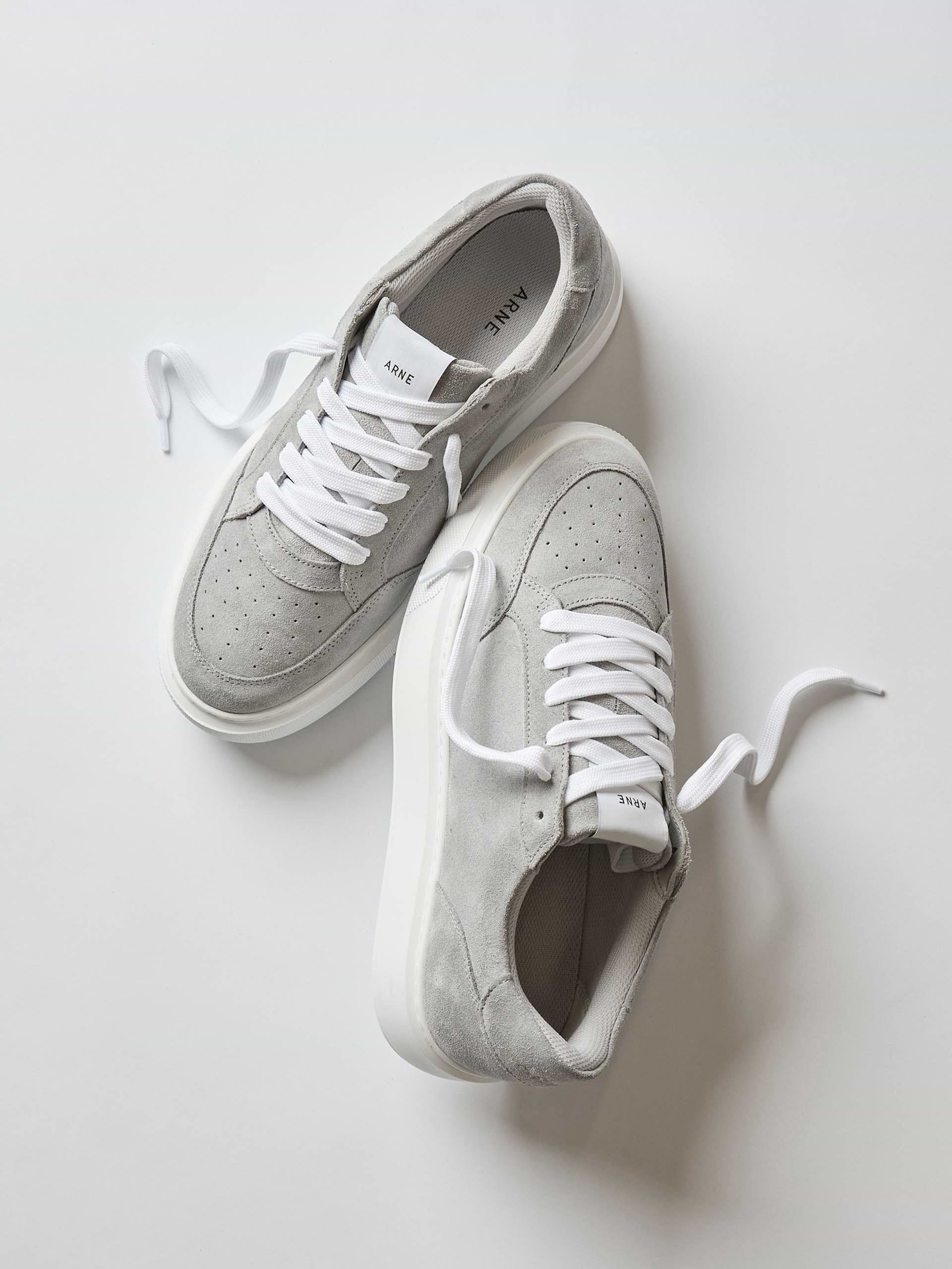Mens Suede Court 2.0 Trainer in Grey